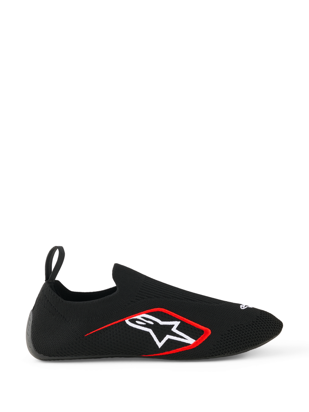 Alpinestars Tech Gaming Shoes, buty do sim-racingu, czarne, profil boczny prezentujący bezszwową dzianinową elastyczną cholewkę, białe logo gwiazdy Alpinestars z czerwoną obwódką, tylny uchwyt, dopasowanie typu skarpeta do wirtualnych wyścigów