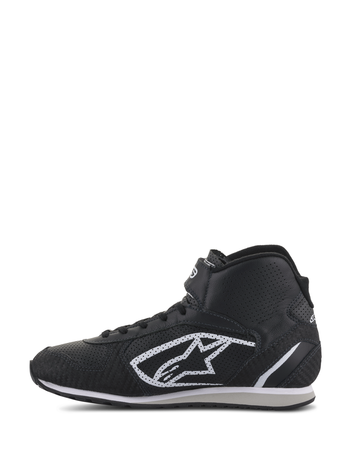 Alpinestars Radar Shoes, buty dla załóg pit-stopowych, czarno-białe, wysoki profil z perforowaną skórzaną cholewką, kultowe białe logo A-star z boku i regulowany pasek na rzep przy kostce