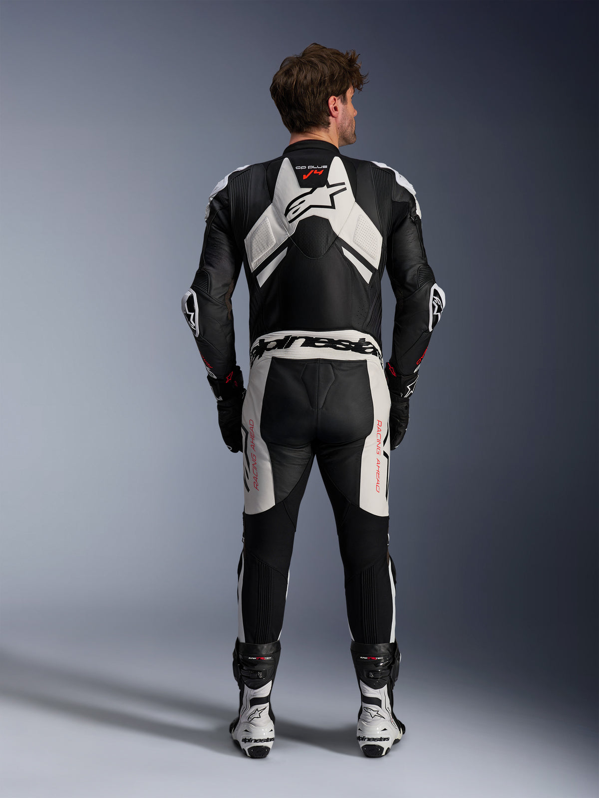 Alpinestars GP Plus V4 Sprint, jednoczęściowy skórzany kombinezon męski, czarny, biały i Red Fluo, garb aerodynamiczny.