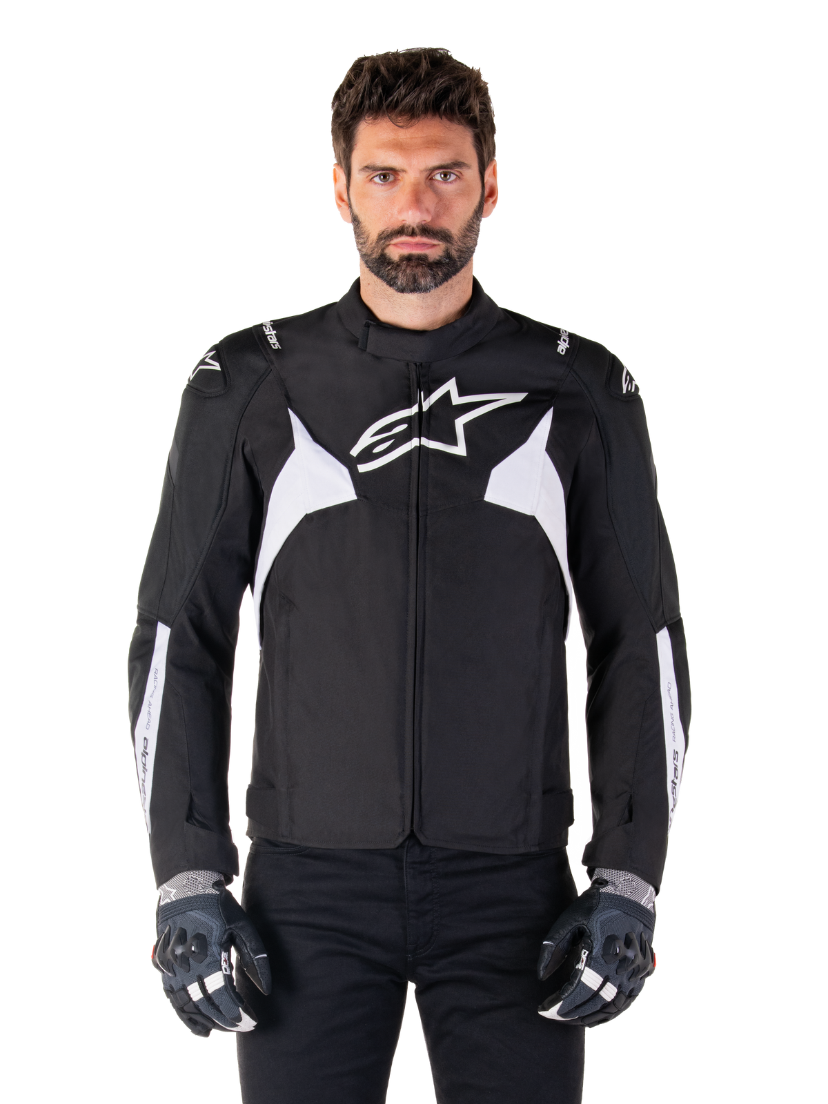 Alpinestars T-Jaws V4 Waterproof Jacket, męska sportowa tekstylna kurtka motocyklowa, czarno-biała, białe logo gwiazdy na piersi, białe akcenty na ramionach i paski na przedramionach, wysoki kołnierz, sportowy krój do jazdy szosowej