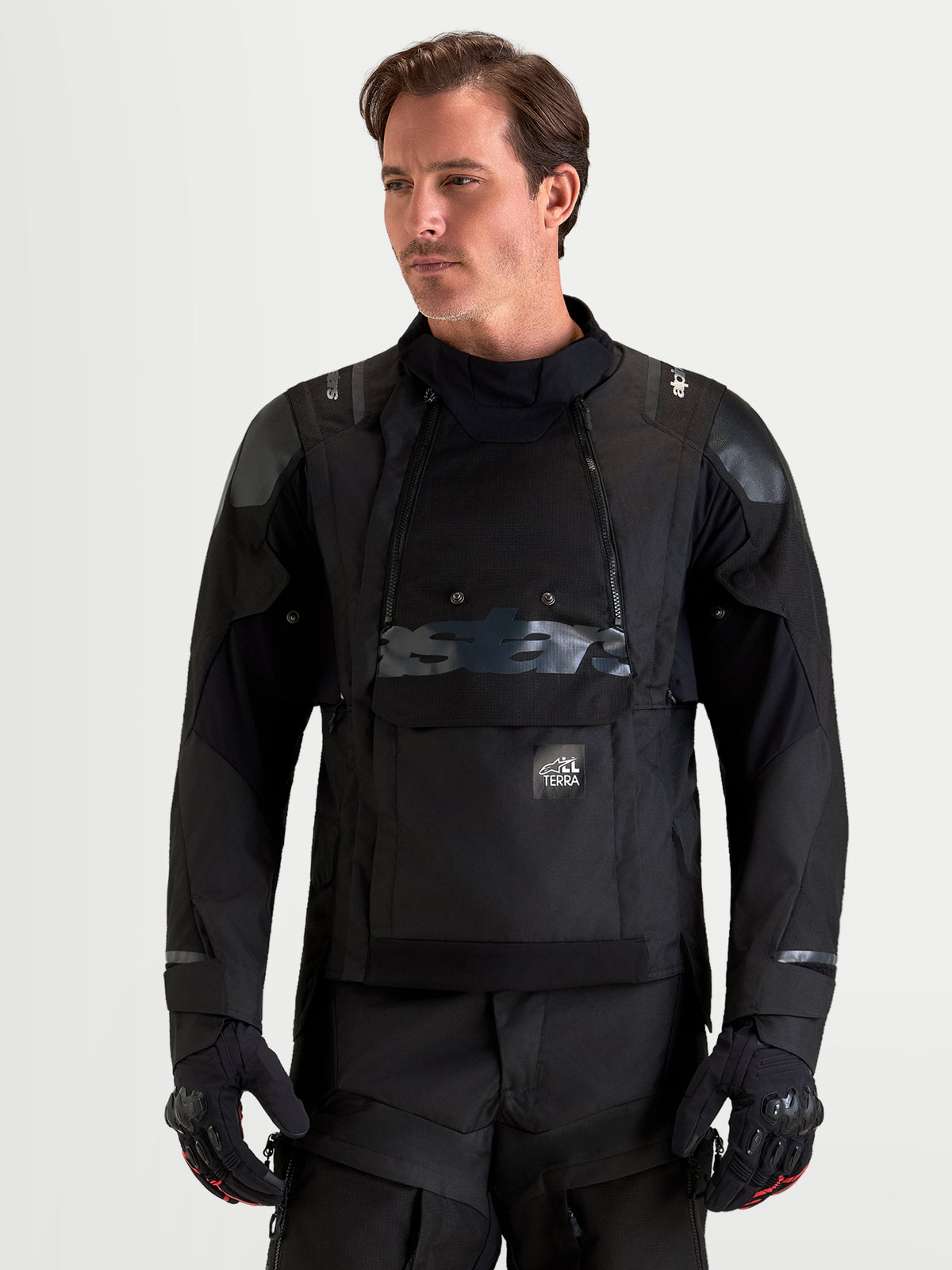 Alpinestars Harok V2 Drystar, męska czarna kurtka motocyklowa all-terrain adventure, z wodoodporną podszewką i wentylacją, na modelu
