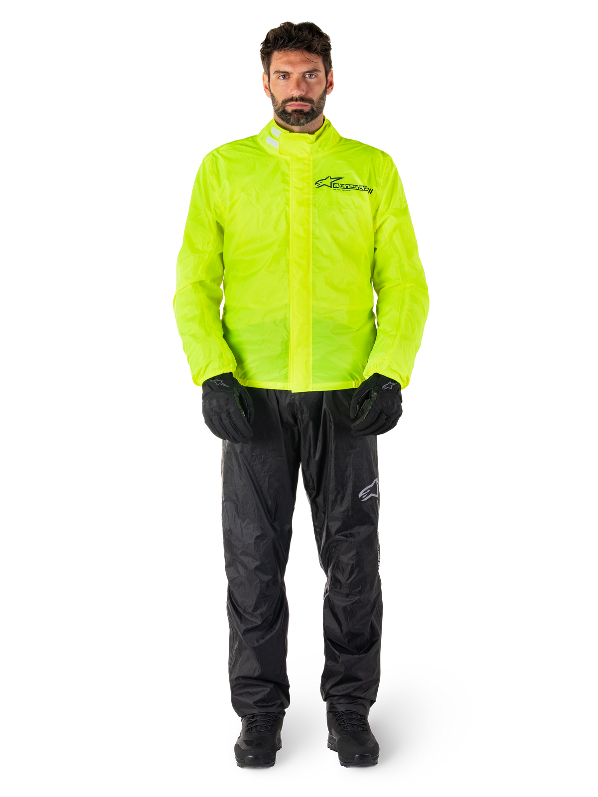 Kurtka i spodnie Alpinestars Hurricane Rain V2, neonowożółty i czarny wodoodporny motocyklowy kombinezon przeciwdeszczowy, czarne rękawice i buty, logo Alpinestars na klatce piersiowej i nogawce