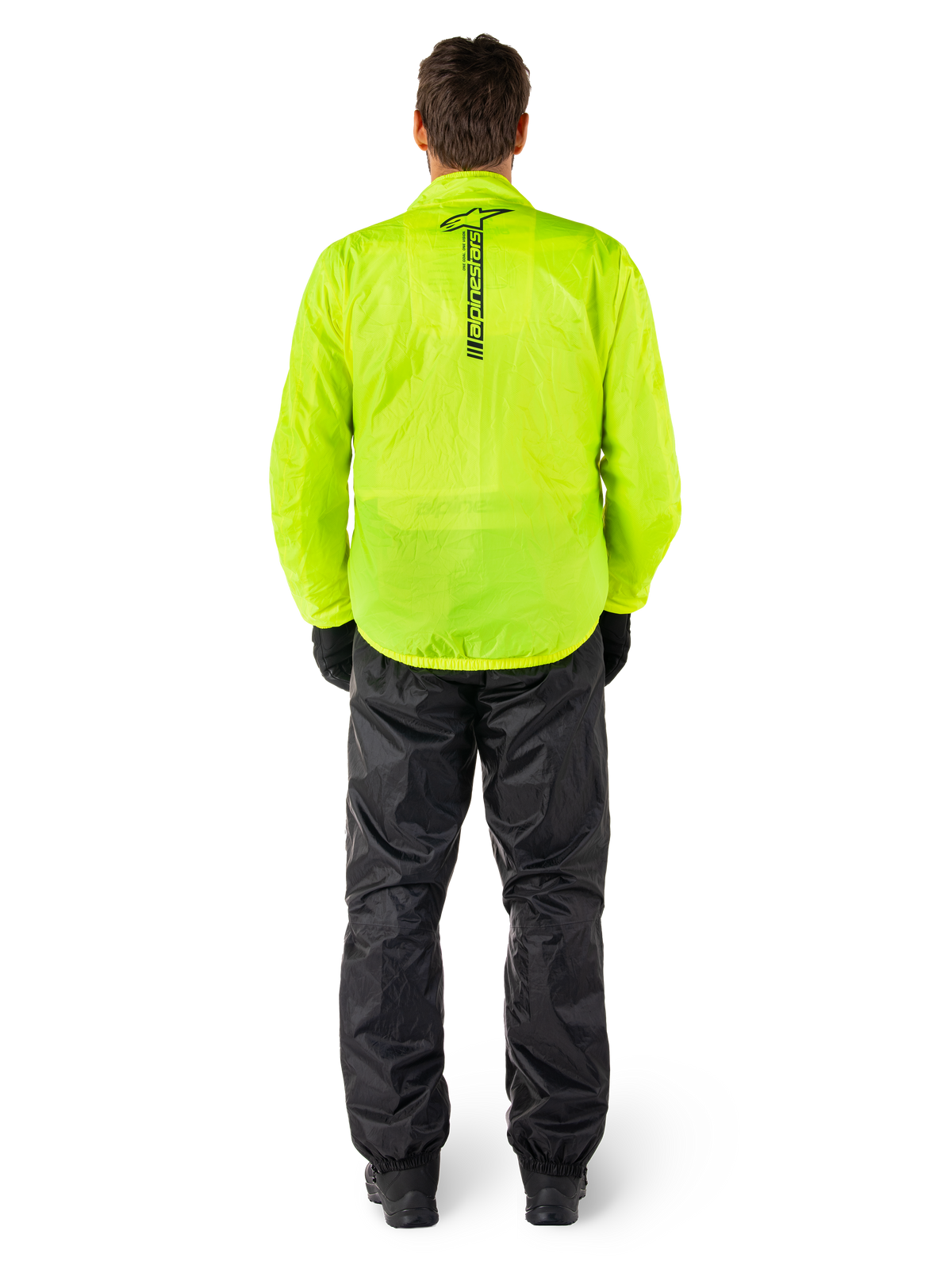 Alpinestars Hurricane Rain V2 Jacket and Pants, wodoodporny motocyklowy kombinezon przeciwdeszczowy, jaskrawożółta kurtka fluorescencyjna z pionowym czarnym logo na plecach, czarne spodnie, lekki materiał tekstylny zapewniający ochronę podczas jazdy w deszczu