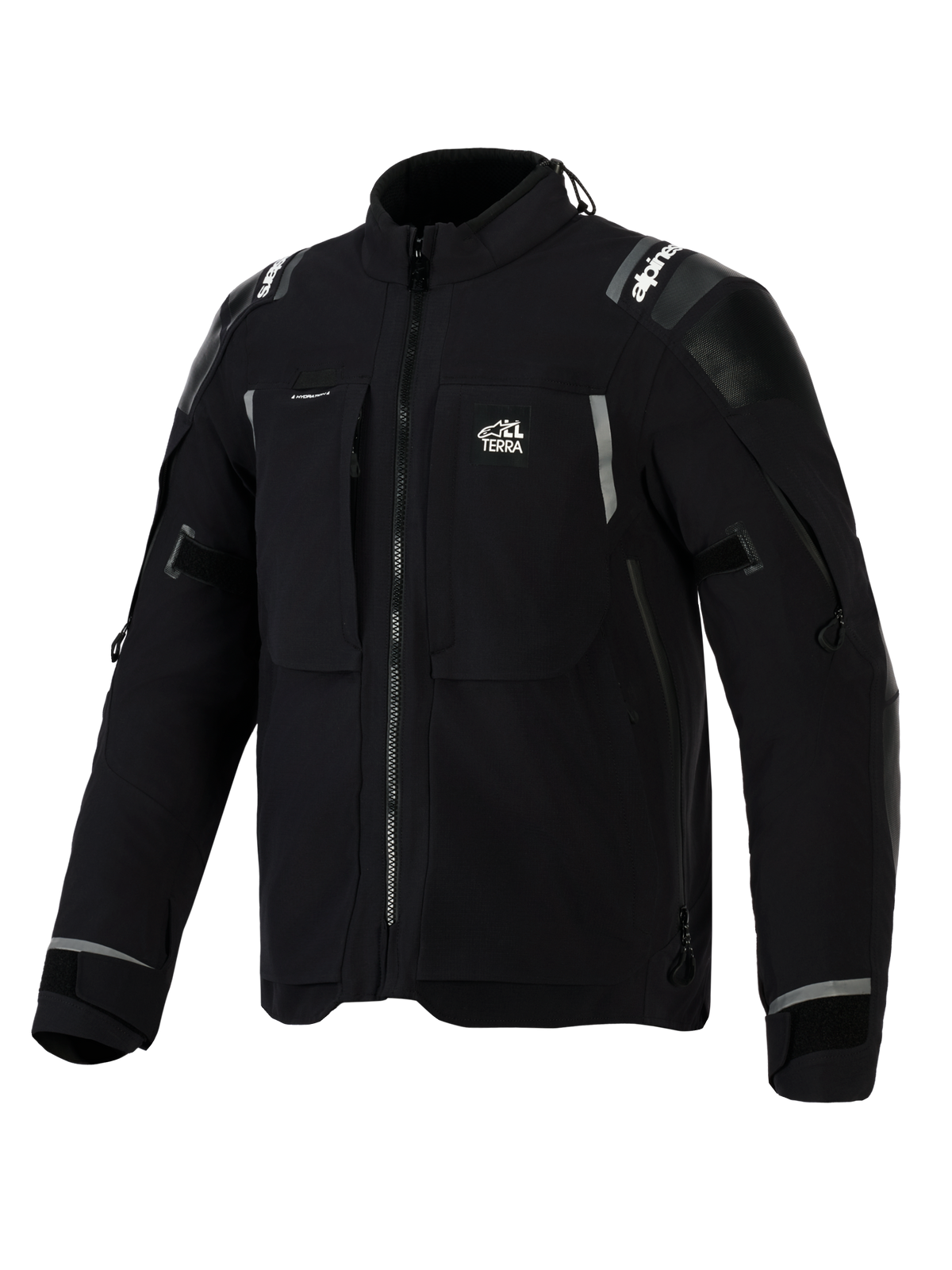 Kurtka Alpinestars Andes Pro Drystar® XF, czarna i ciemnoszara kurtka motocyklowa typu adventure, widok z przodu pod kątem, logo „ALL TERRA” na piersi, odblaskowe oznakowanie na ramionach, liczne wodoodporne kieszenie na zamek, regulowane mankiety rękawów.