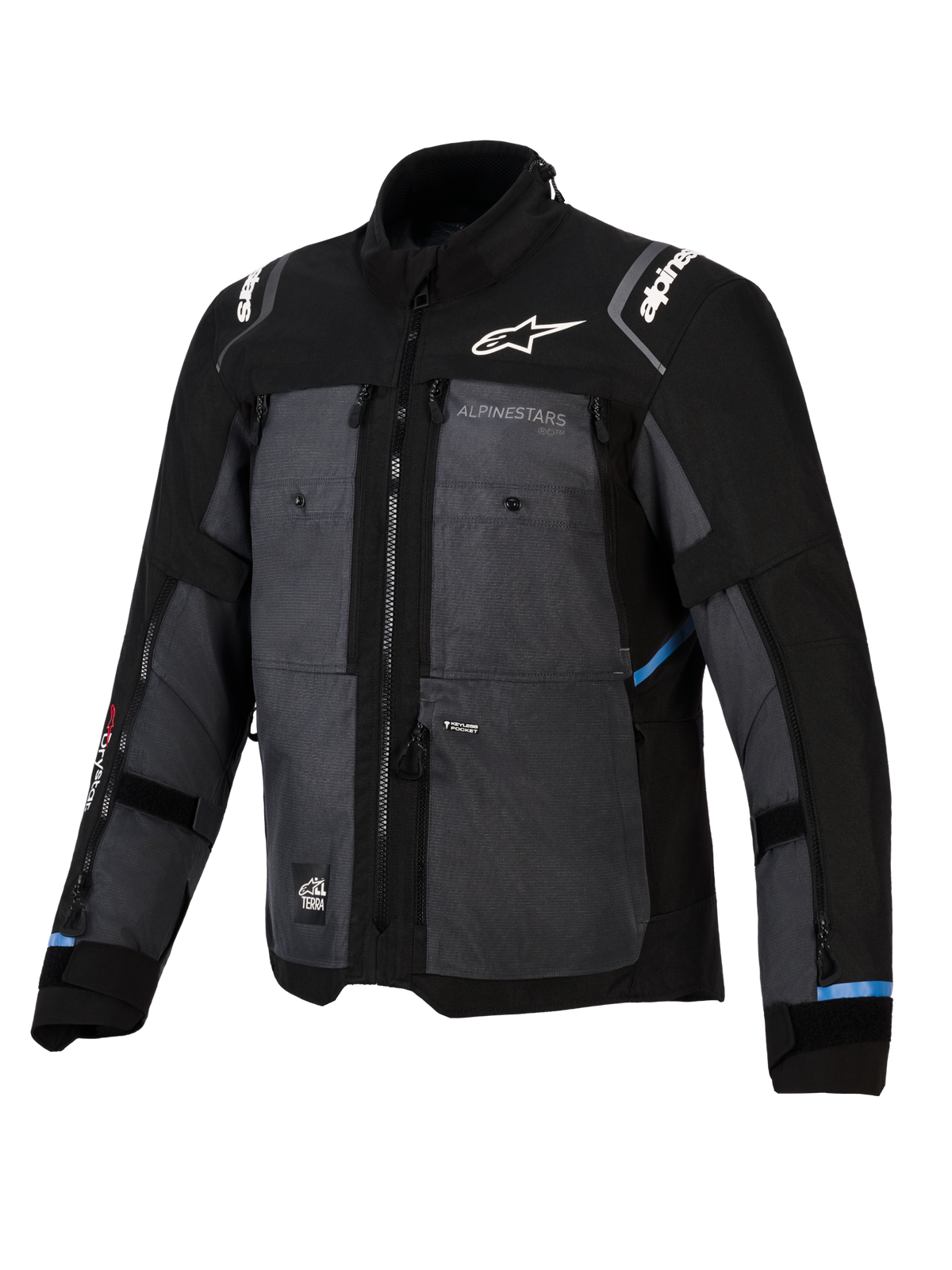 Alpinestars Cusco Drystar® Jacket, kurtka adventure touring, czarno-ciemnoszara, panele z materiału ripstop, białe logo Alpinestars na klatce piersiowej i ramionach, liczne zamki wentylacyjne oraz jasnoniebieskie akcenty.