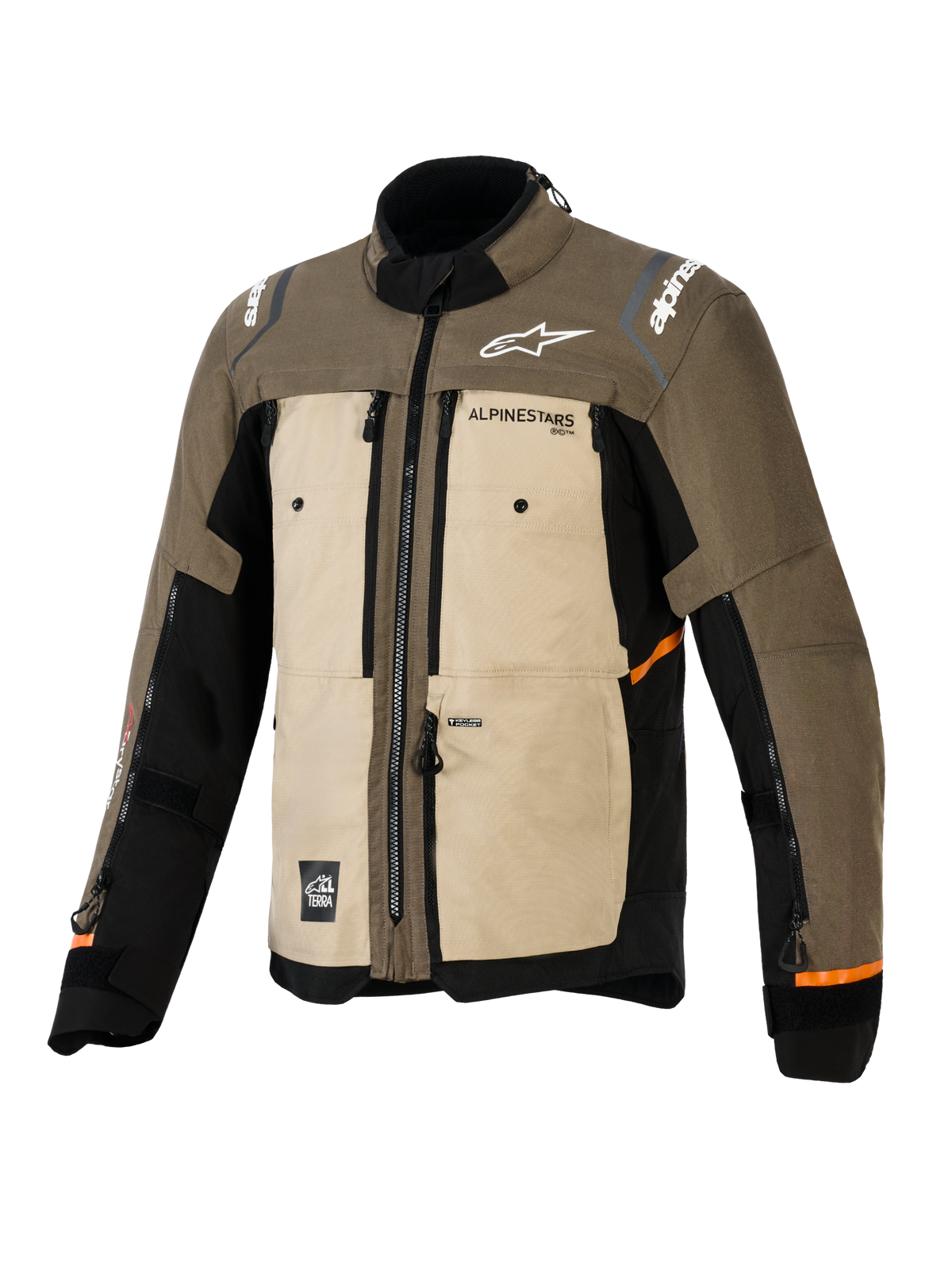 Kurtka Alpinestars Cusco Drystar®, Walnut Aluminum Black, motocyklowa kurtka turystyczna adventure, widok z przodu pod kątem trzech czwartych, tekstylna konstrukcja z beżowymi i brązowymi panelami, otwory wentylacyjne na zamki, białe logo Alpinestars oraz pomarańczowe akcenty na rękawach