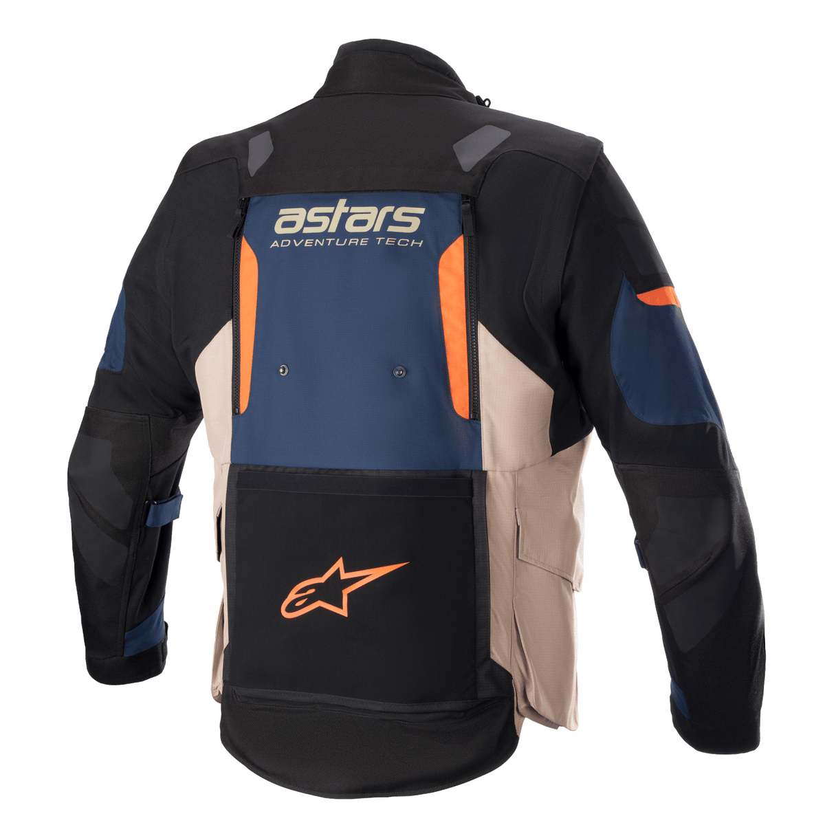 Kurtka Alpinestars Halo Drystar®, turystyczna kurtka motocyklowa adventure, widok z tyłu, ciemnoniebieska, ciemne khaki i jaskrawopomarańczowa, z dużym tylnym panelem wentylacyjnym, logo „astars ADVENTURE TECH” oraz dolną kieszenią na plecach z pomarańczowym logo gwiazdy.