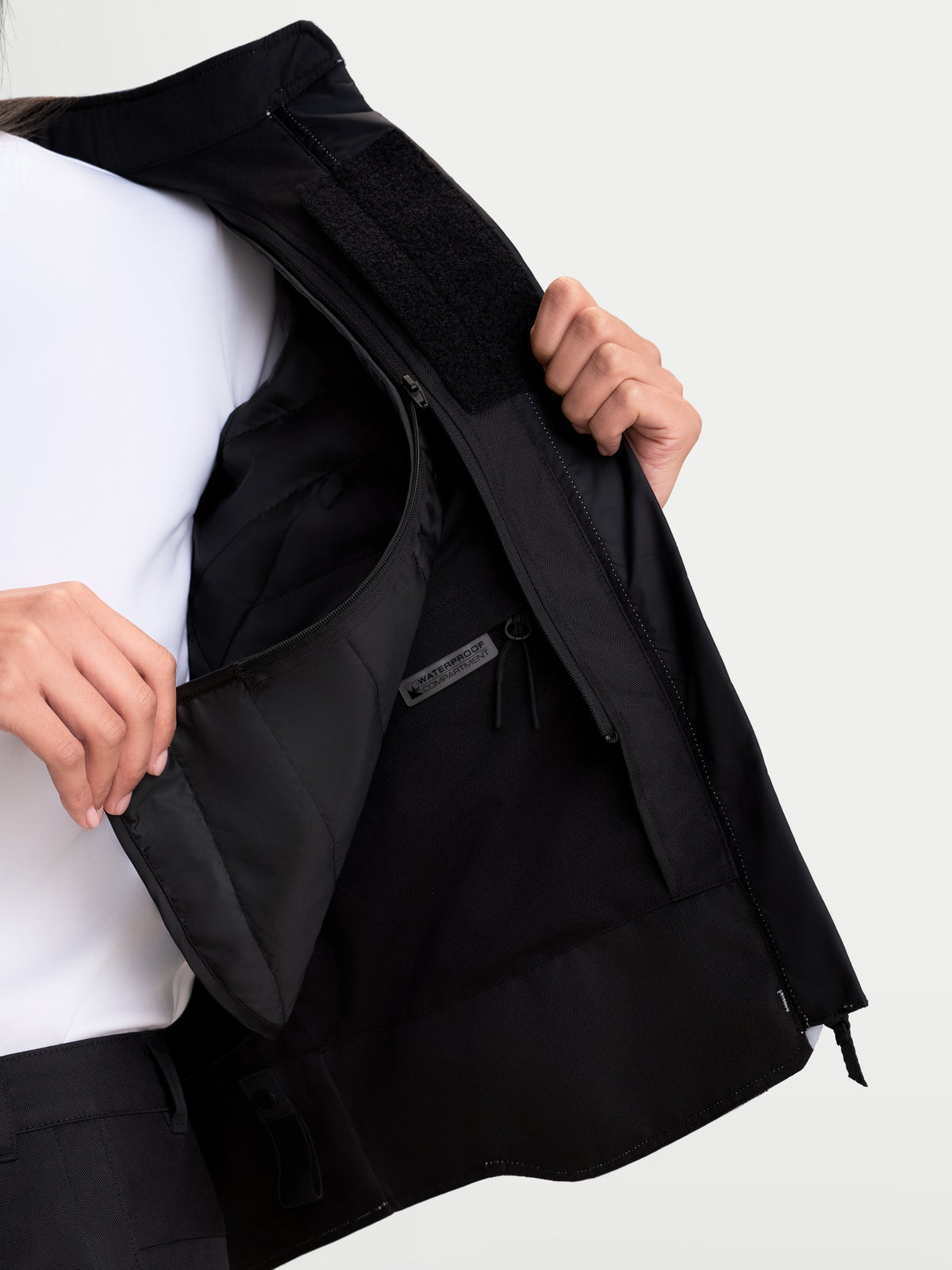 Alpinestars Stella C-1 Waterproof Kurtka motocyklowa damska, lodowatoszara i czarna, zbliżenie pokazujące wewnętrzną wodoodporną przegrodę i wypinaną kamizelkę termiczną