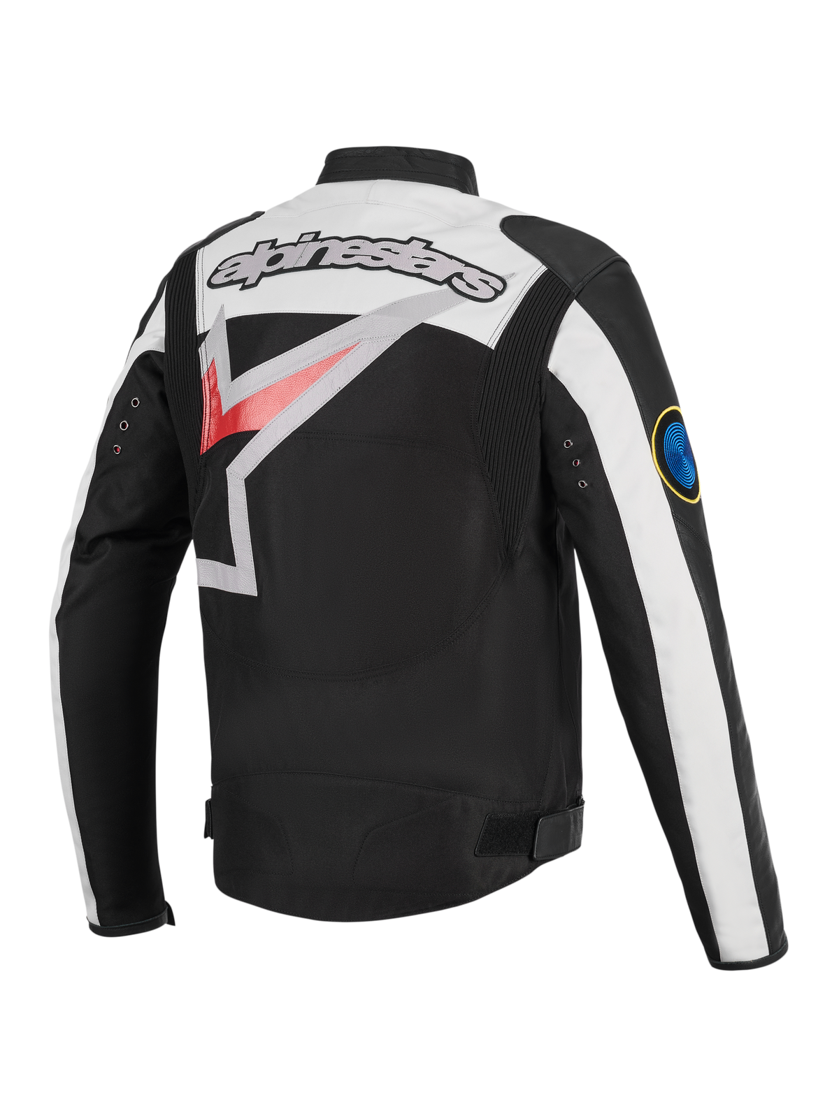 Kurtka Alpinestars Axton, kurtka motocyklowa, czarna, złamana biel i jaskrawa czerwień, widok z tyłu z dużym otaczającym logo Alpinestars, elastyczne panele akordeonowe na ramionach i metalowe oczka, estetyka wyścigowa inspirowana stylem vintage