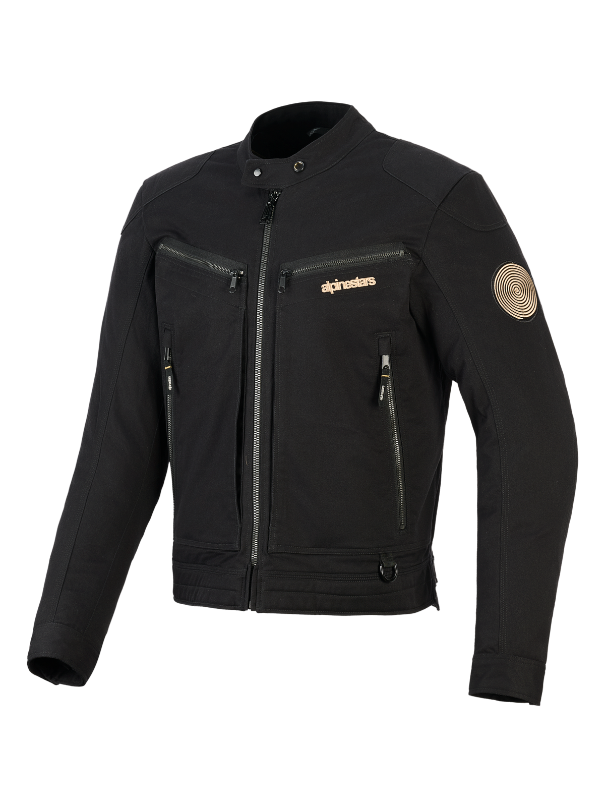 Alpinestars Bruiser Jacket, czarna miejska kurtka motocyklowa, kieszenie na klatce piersiowej i boczne zapinane na zamek, złoty branding i spiralna naszywka Oscar na ramieniu, tekstylny design inspirowany odzieżą roboczą