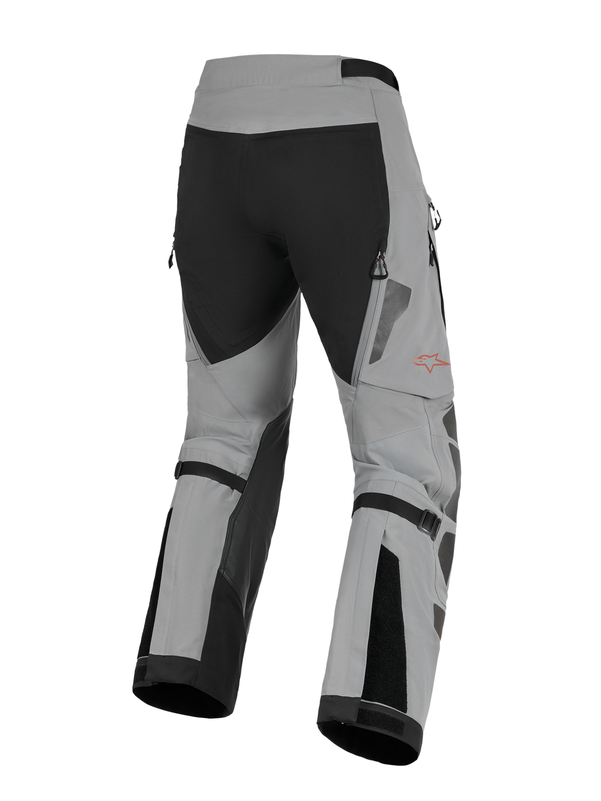 Alpinestars Nazca 3L GORE-TEX PRO Pants, motocyklowe spodnie adventure, ciemnoszare i czarne, widok z tyłu pokazujący regulatory objętości łydek i zapinane na zamek wyloty wentylacyjne, wytrzymała konstrukcja tekstylna, czerwone logo Alpinestars na nogawce