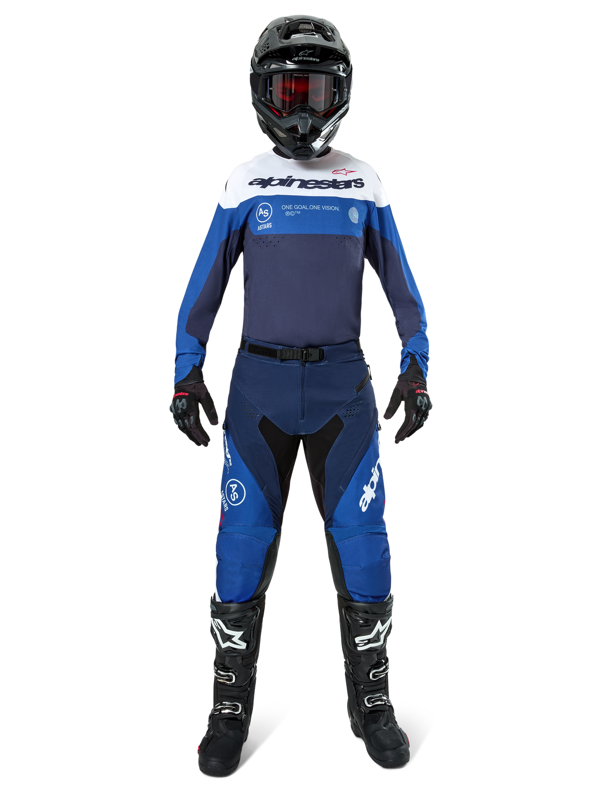 Spodnie Alpinestars Pro-Dura, spodnie motocrossowe i enduro, granatowe, jasnoniebieskie i białe, zawodnik w pełnym zestawie wyścigowym z pasującą koszulką, czarnym kaskiem, czerwonymi goglami i czarnymi butami, profesjonalny zestaw odzieży off-road