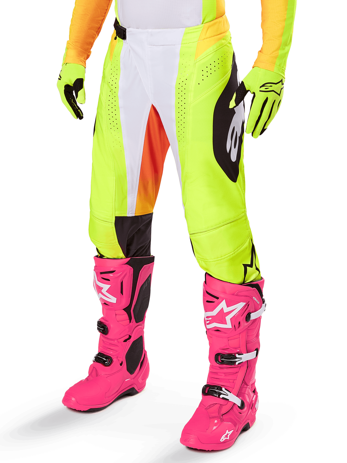 Spodnie Alpinestars Techstar Melt 2025, spodnie motocrossowe, neonowożółte z białymi i pomarańczowymi akcentami, czarne wzory po bokach, noszone z jaskraworóżowymi butami motocrossowymi i neonowożółtymi rękawicami, z perforowaną wentylacją, wytrzymały terenowy sprzęt wyścigowy