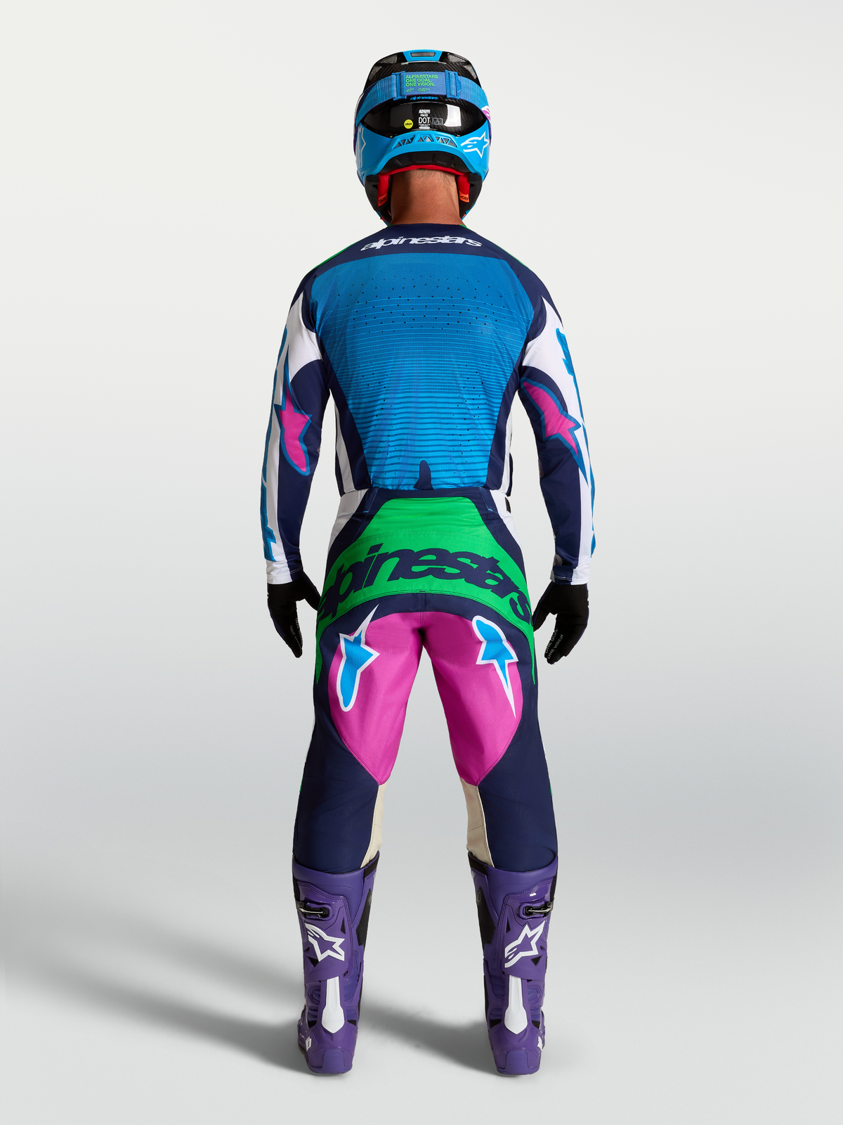 Alpinestars Techstar Maven Gear Set i Spodnie Techstar Maven, męski zestaw motocrossowy, niebieski i różowy, widok z tyłu na modelu.