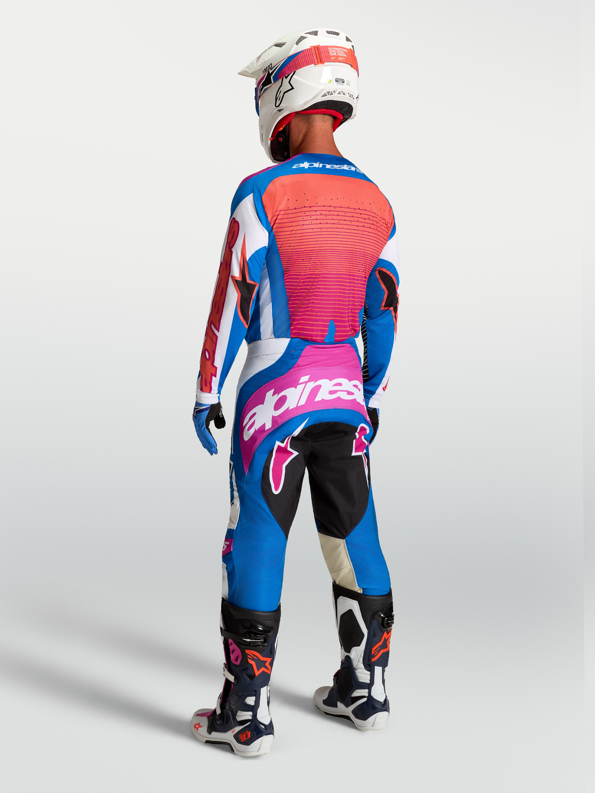 Spodnie Alpinestars Techstar Maven, niebieskie i koralowe męskie spodnie motocrossowe off-road, widok z tyłu, krój wyścigowy.
