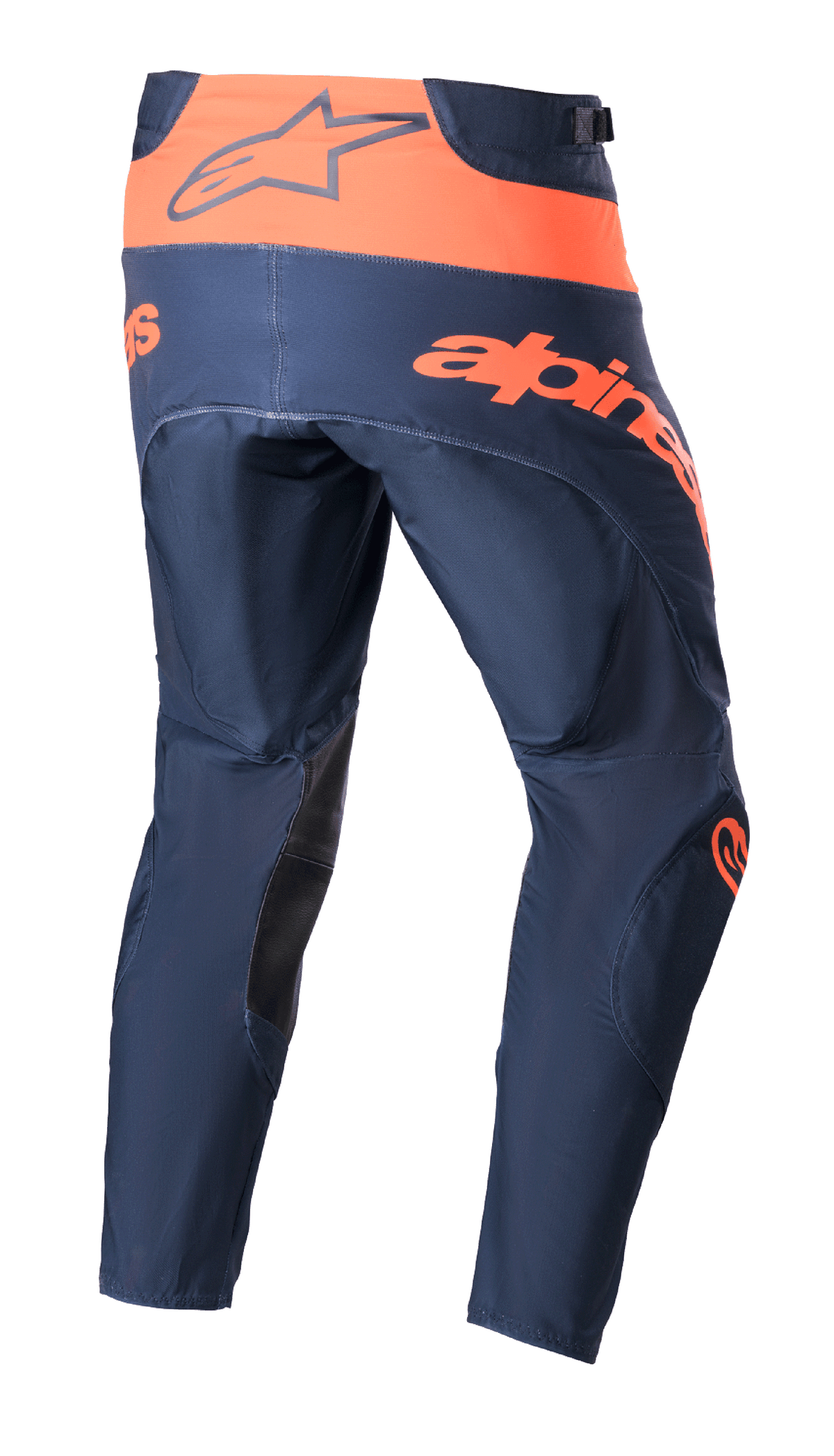 Alpinestars 2023 Techstar Arch Pants, spodnie motocrossowe, granatowe i jaskrawopomarańczowe, widok z tyłu przedstawiający pomarańczowy pas z logo Alpinestars, duży pomarańczowy napis na siedzeniu oraz czarne wzmocnienia po wewnętrznej stronie nogawek