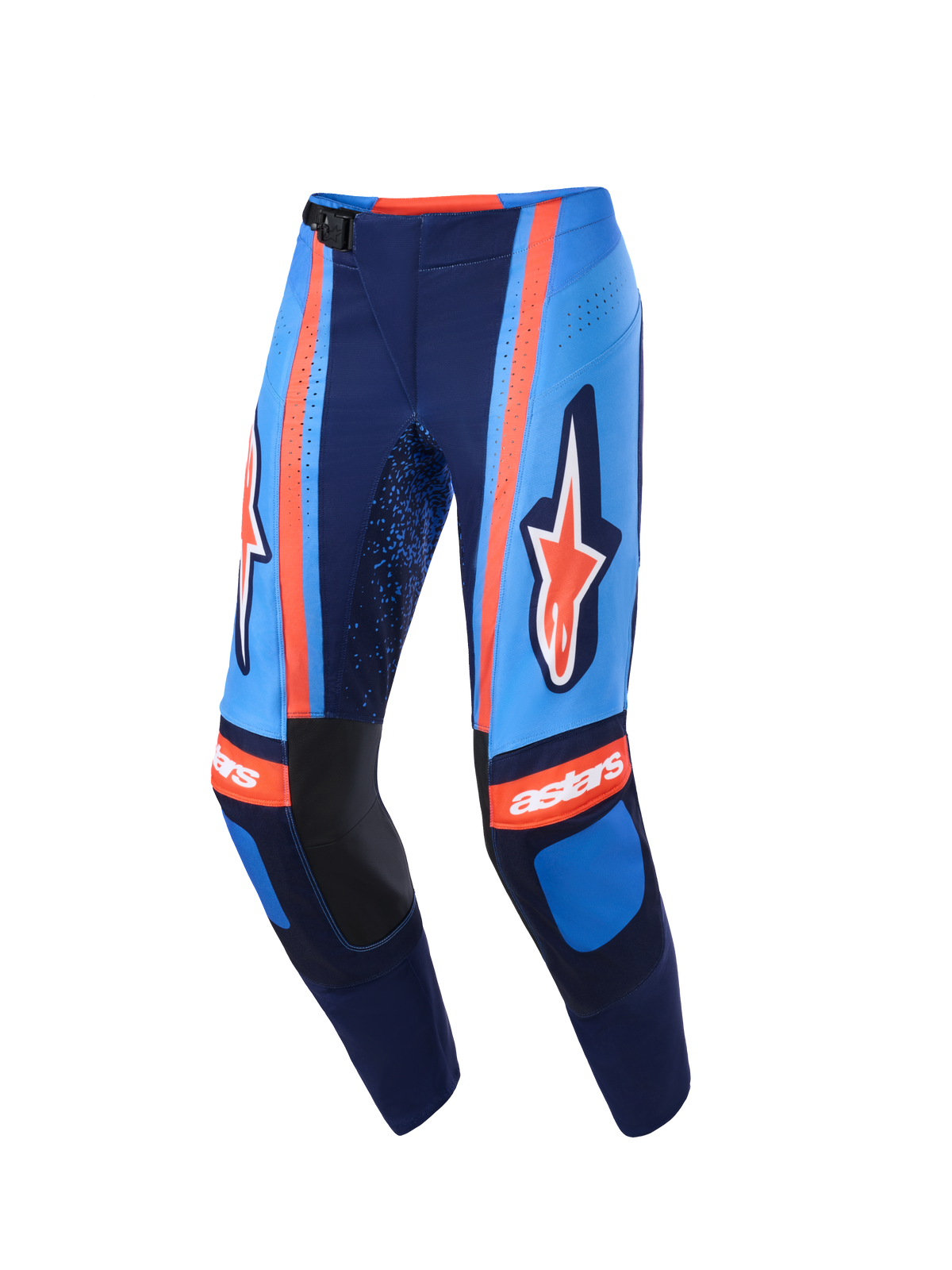 Alpinestars 2026 Techstar Nomur Pants, spodnie motocrossowe, ciemnogranatowe, pomarańczowe i błękitne, z wyraźnym logo Alpinestars na udach, logo „astars” na kolanach, magnetyczną klamrą w pasie i laserowo wycinanymi perforacjami dla lepszej wentylacji, profesjonalna odzież off-road
