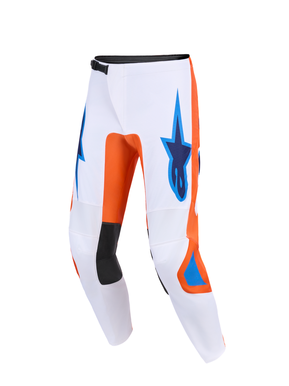 Alpinestars 2026 Fluid Grid Pants, spodnie motocrossowe, białe z pomarańczowymi i niebieskimi akcentami UCLA Blue, niebieskie logo Astars na udach, czarne panele po wewnętrznej stronie kolan, techniczna ergonomiczna konstrukcja zapewniająca wydajność off-road