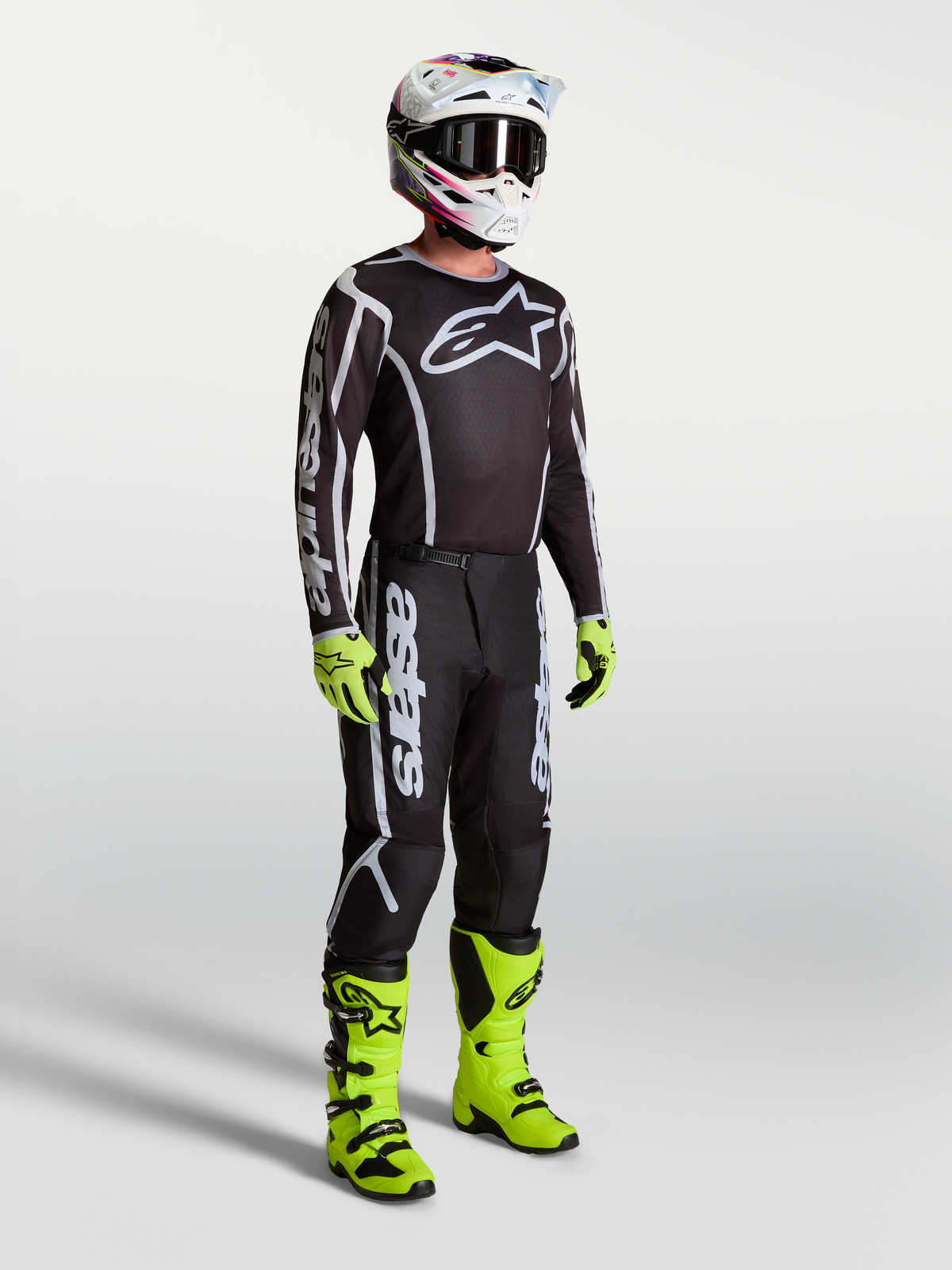 Alpinestars Spodnie Fluid Apex V2, męskie spodnie motocrossowe, czarne i srebrne, trwała konstrukcja z poliestru, ergonomiczny krój do jazdy terenowej off-road.
