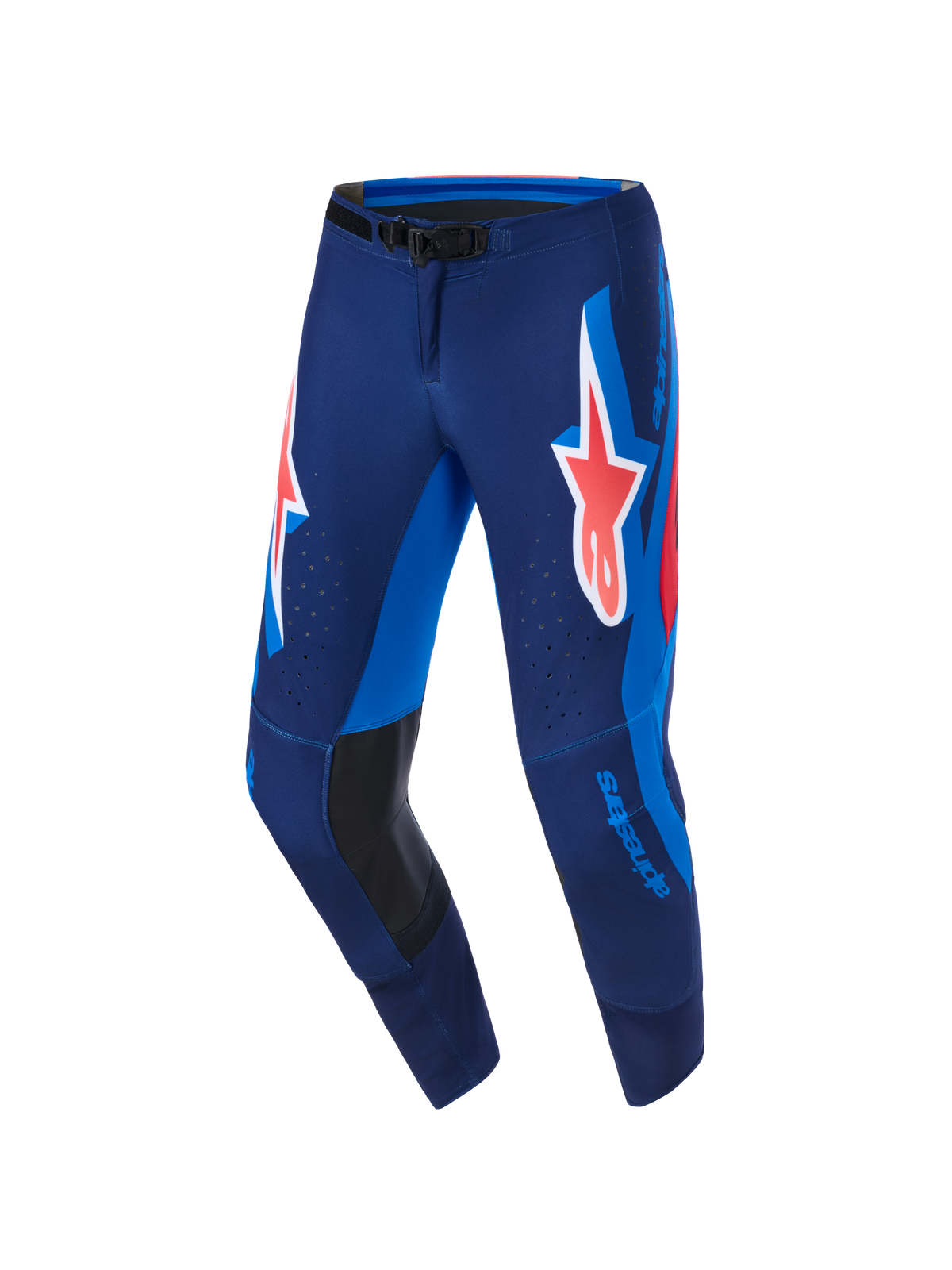 Alpinestars Supertech Vista Pants 2026, spodnie motocrossowe, granatowe, koralowe i kobaltowe, z dużym koralowym logo Astars na udach, jasnoniebieskimi panelami bocznymi, czarnymi skórzanymi wzmocnieniami po wewnętrznej stronie kolan i laserowo wycinanymi perforacjami zapewniającymi wentylację, zaprojektowane do profesjonalnych wyścigów.