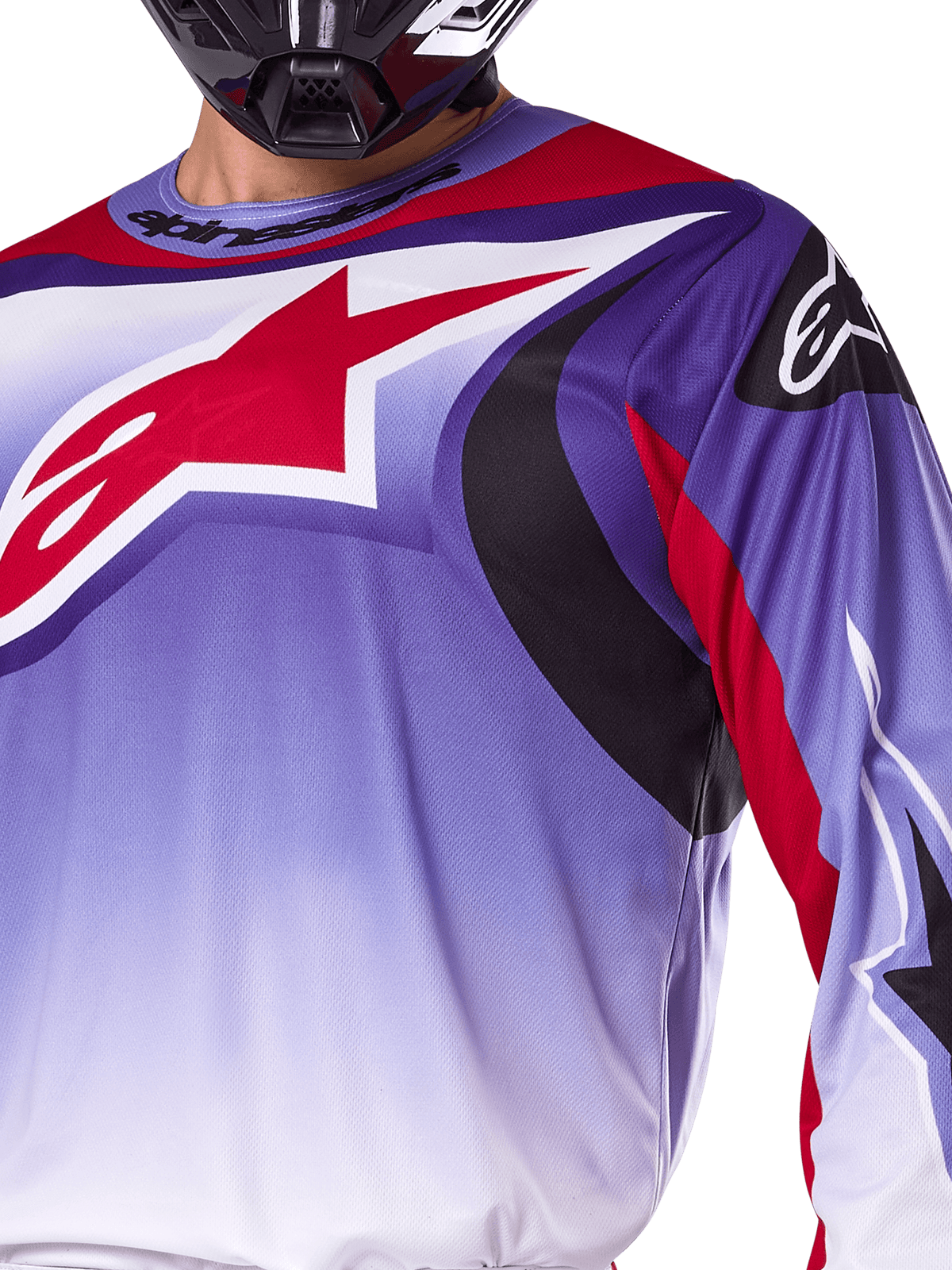 Alpinestars 2025 Fluid Wurx Jersey, koszulka motocrossowa, fioletowa z jaskrawoczerwonymi elementami, zbliżenie na zawodnika w koszulce z dużym czerwonym logo gwiazdy Alpinestars na piersi, czarne i czerwone zakrzywione akcenty graficzne, sportowy krój do wyścigów off-road