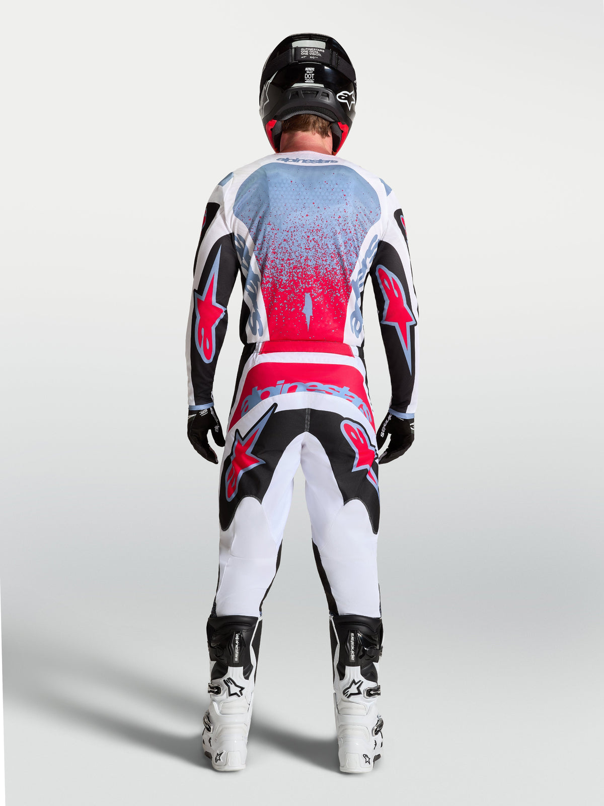 Alpinestars 2027 Fluid Drag Gear Set, biało-czerwony męski zestaw motocrossowy, polifabryka, widok z tyłu na pełny strój.