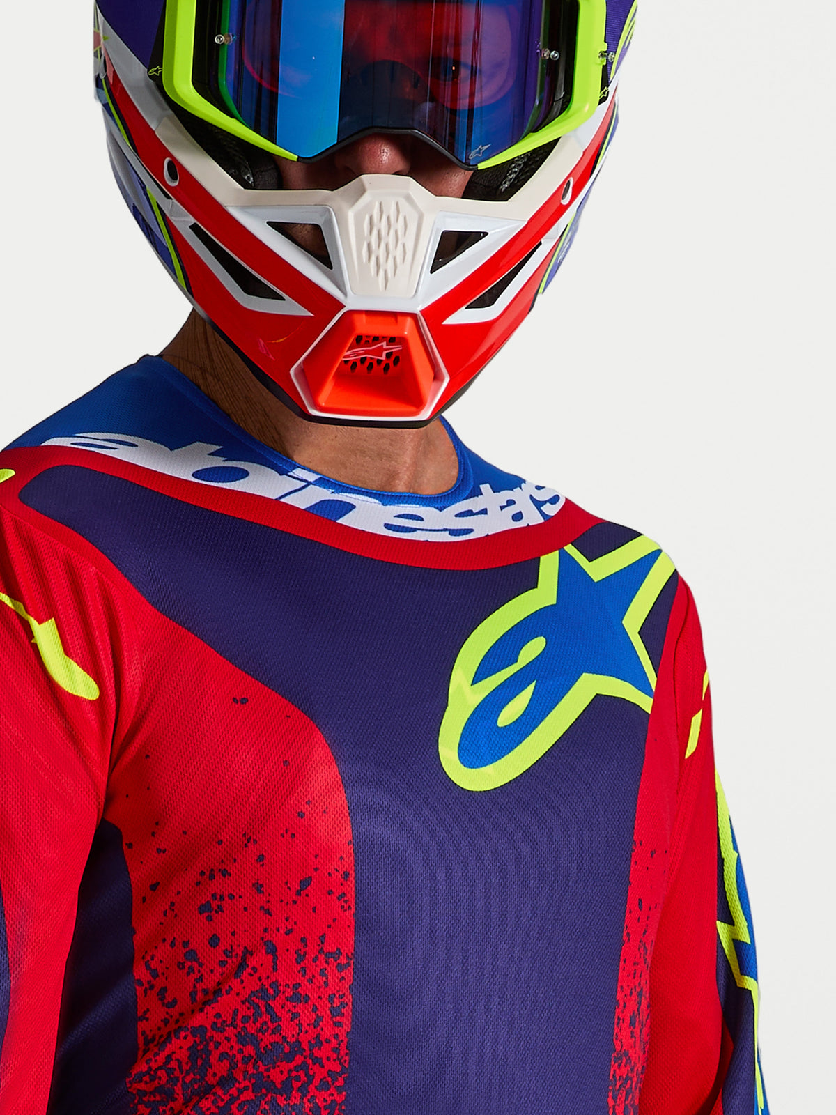 Alpinestars Koszulka Fluid Drag, męska koszulka motocrossowa, granatowa i czerwona, widoczne logo na klatce piersiowej, sportowy kołnierzyk, odzież off-road i enduro