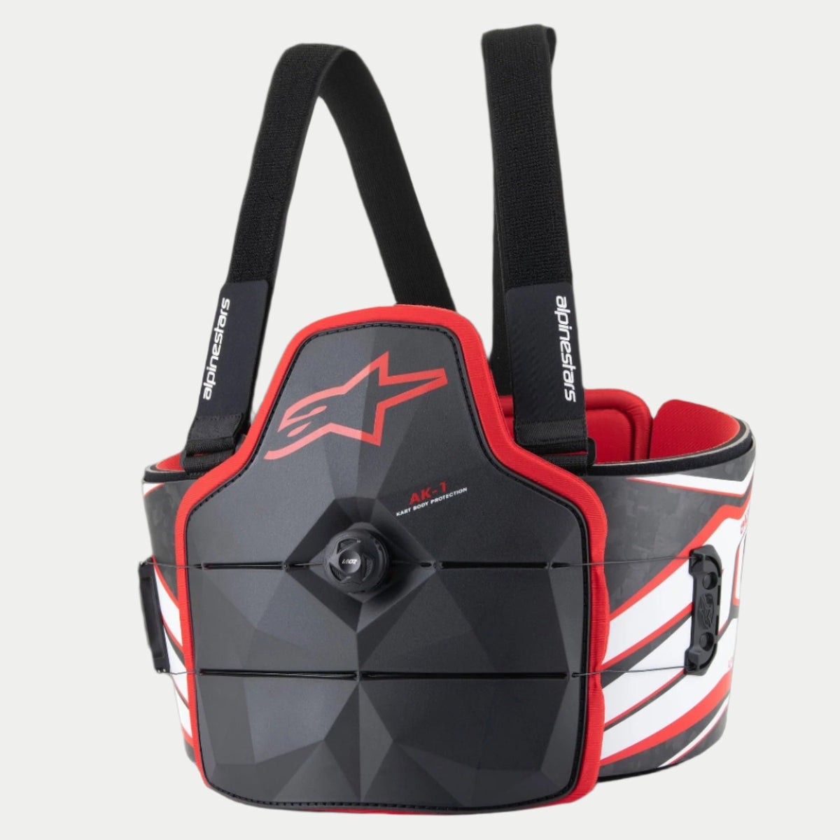 Alpinestars Youth AK-1 Kart Body Protector, ochraniacz ciała do kartingu, czarny, biały i czerwony, fasetowana płyta klatki piersiowej z centralnym pokrętłem speed-lace, czerwone wykończenie i logo, regulowane czarne paski na ramiona, ergonomiczna konstrukcja wyścigowa