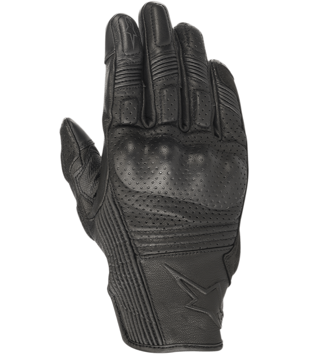 Alpinestars Mustang V2 Gloves, czarne skórzane rękawice motocyklowe, perforowana konstrukcja ze zintegrowaną ochroną kostek, elastyczne panele harmonijkowe na palcach, wytłoczone logo gwiazdy, krótki mankiet w miejskim stylu