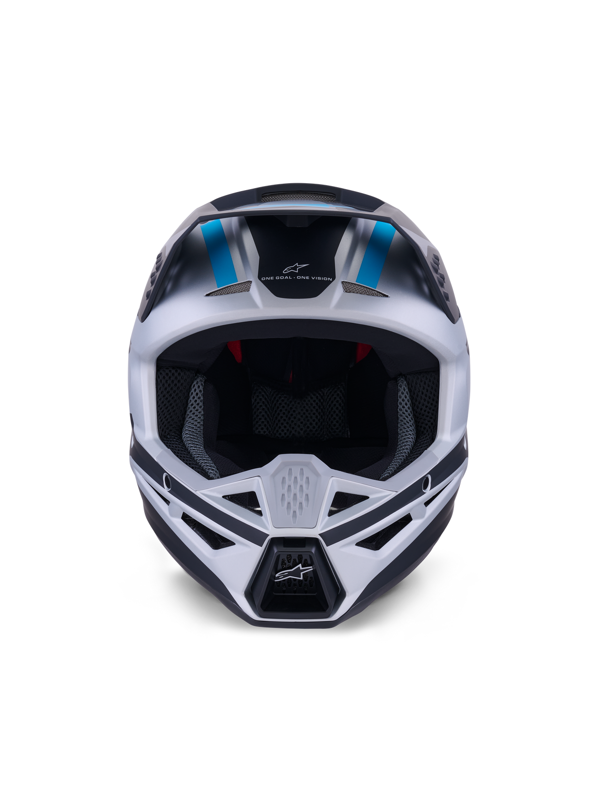 Kask Alpinestars S-M3 Heat, kask motocrossowy, srebrno-niebieski i czarny matowy, widok z przodu eksponujący system wentylacji, duży otwór na gogle oraz wewnętrzną wyściółkę z siatki, z hasłem marki „ONE GOAL ONE VISION” na czole