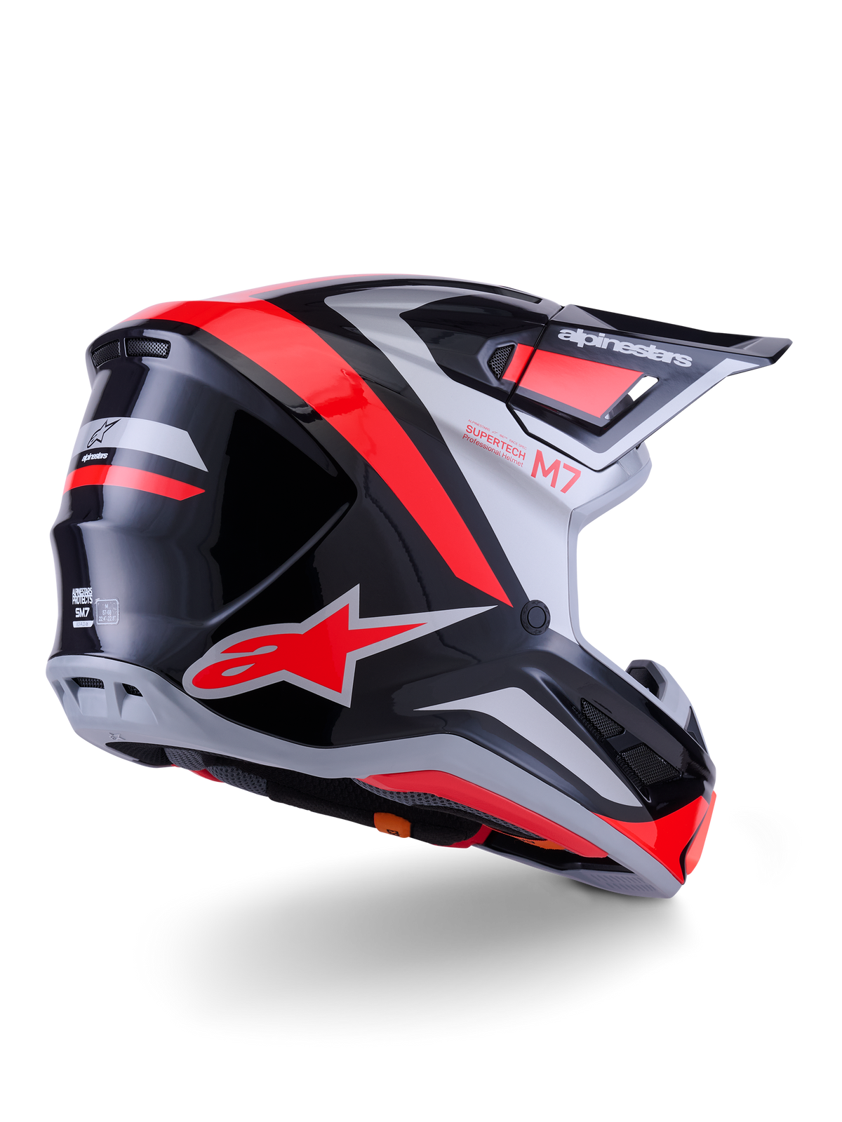 Alpinestars S-M7 Rise Helmet, kask motocrossowy, czarny, srebrny i neonowy czerwony z połyskiem, widok z tyłu pod kątem, z wyraźnym czerwonym logo A-star i srebrnymi akcentami, aerodynamiczna skorupa z daszkiem, profesjonalna ochrona do wyścigów terenowych