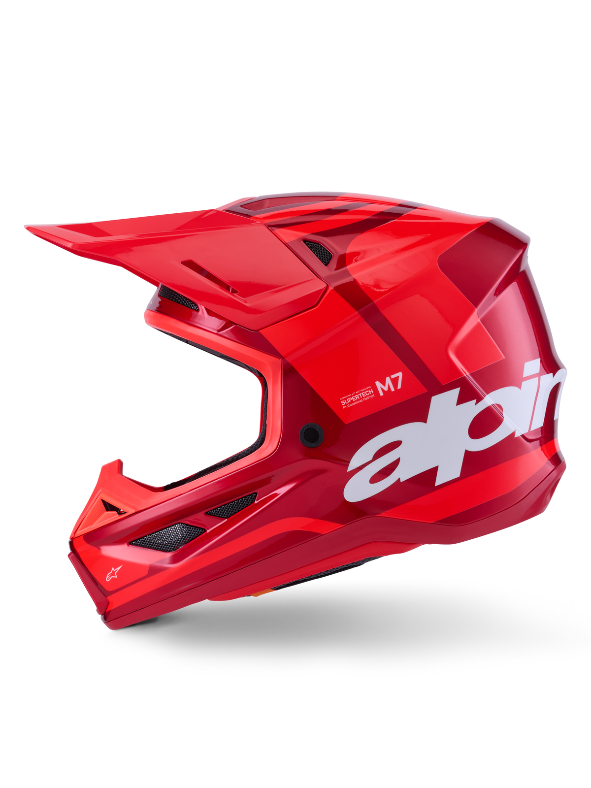 Kask Alpinestars S-M7 Core, czerwony błyszczący z geometrycznymi akcentami, kask motocrossowy, widok z profilu, aerodynamiczna skorupa z otworami wentylacyjnymi i białym logo, wysokiej klasy wyczynowy sprzęt off-road