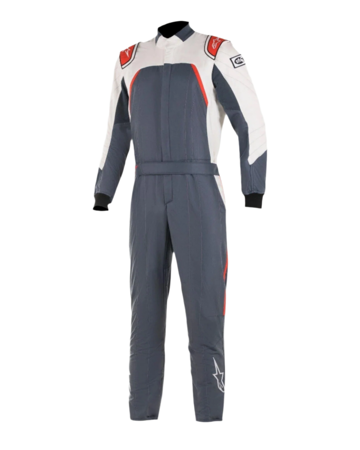 Alpinestars GP Pro Comp Bootcut Suit FIA, kombinezon samochodowy, biały, czerwony i asfaltowy, jednoczęściowy kombinezon motorsportowy z białą górną częścią klatki piersiowej i rękawami, czerwone akcenty na ramionach, ciemnoszary korpus i nogawki o kroju bootcut