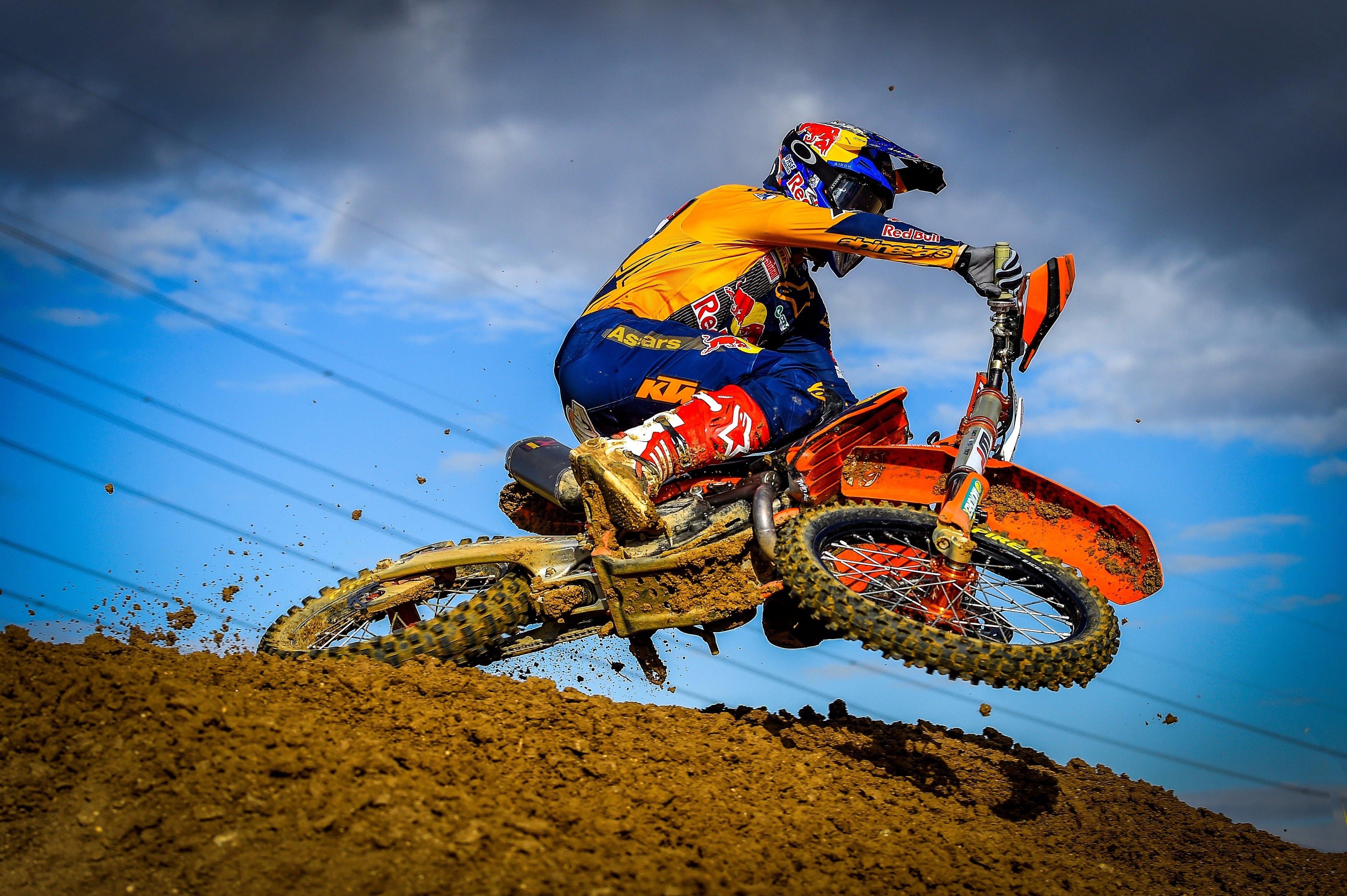 JEFFREY HERLINGS IS THE NEW KING OF SPAIN AFTER WINNING MXGP RACE IN ARROYOMOLINOS