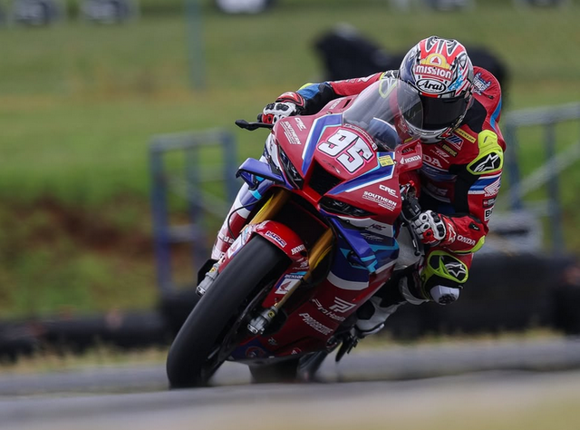 PERFECT WEEKEND FOR JD BEACH AS HE DOES THE MOTOAMERICA STOCK1000 RACE DOUBLE IN VIRGINIA