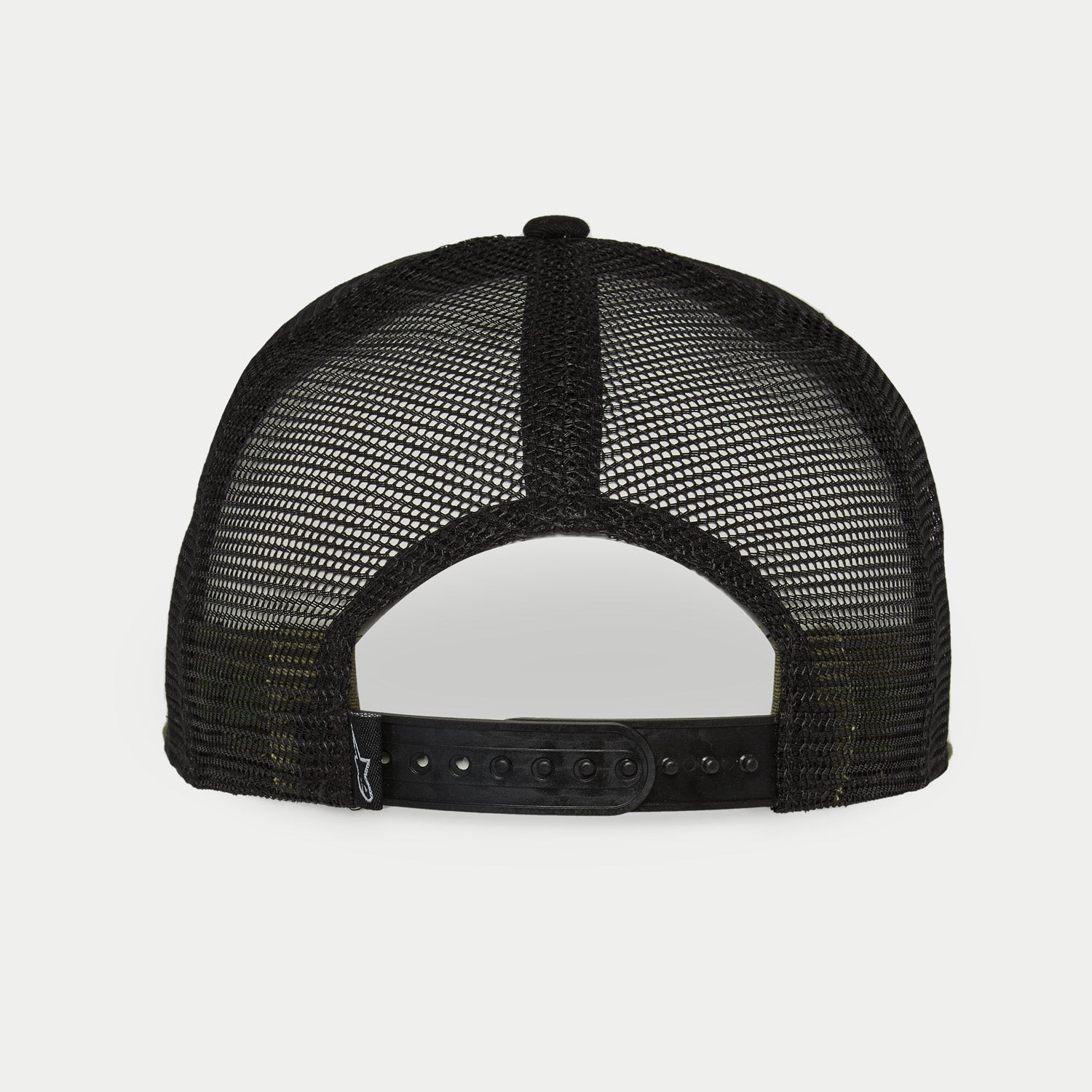 Czapka Alpinestars Corp Trucker, Military Black, widok z tyłu prezentujący czarne panele z siateczki i regulowane zapięcie snapback, mała tkana metka z logo, codzienne nakrycie głowy inspirowane sportami motorowymi
