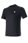 Alpinestars Dot Tech Tee, czarna koszulka z krótkim rękawem, małe okrągłe logo z gwiazdą Alpinestars na piersi, techniczna odzież MTB