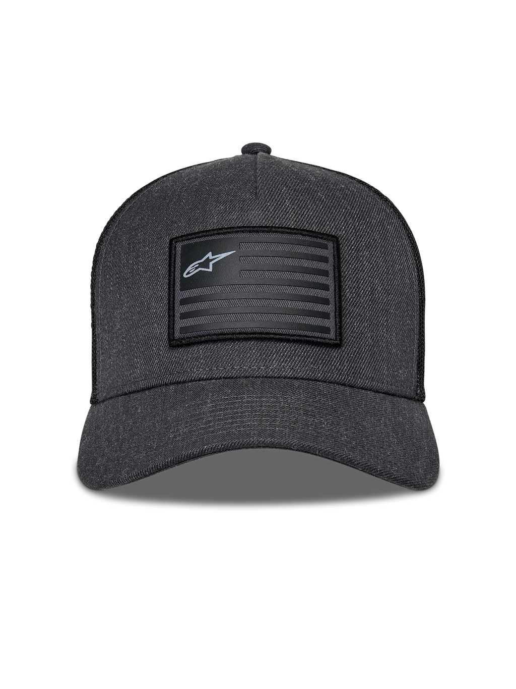 Alpinestars Flag Snapback Hat, ciemnoszary melanż i czarny, widok z przodu z usztywnioną koroną i zakrzywionym daszkiem, prostokątna naszywka w stylu flagi z logo Alpinestars i pasami, codzienna odzież uliczna w stylu motorsport