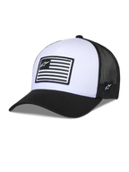 Alpinestars Flag Snapback Hat, biało-czarna, usztywniona korona z zakrzywionym daszkiem, biały przedni panel i czarny tył z siatki, prostokątna naszywka z logo w stylu flagi, casualowe nakrycie głowy inspirowane sportami motorowymi