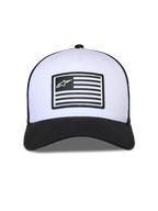 Czapka Alpinestars Flag Snapback, biało-czarna, usztywniona biała korona z czarnym zakrzywionym daszkiem i tyłem z siatki, centralna naszywka z flagą i logo Alpinestars, codzienne nakrycie głowy inspirowane sportami motorowymi