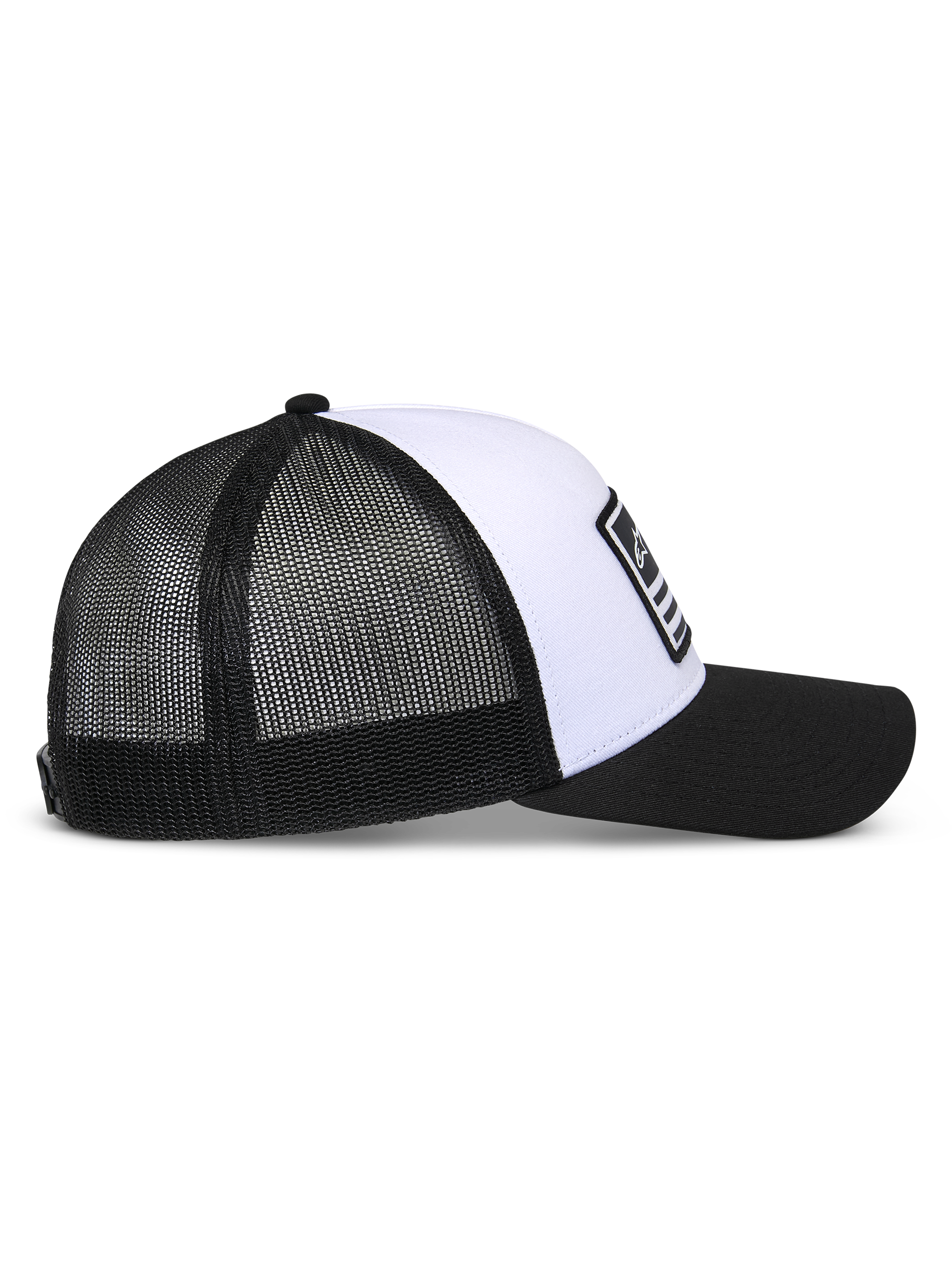 Alpinestars Flag Snapback Hat, biało-czarna czapka z daszkiem typu snapback, widok z boku, usztywniona biała korona z czarnym zakrzywionym daszkiem, oddychające czarne panele z siatki z tyłu, codzienne nakrycie głowy inspirowane sportami motorowymi