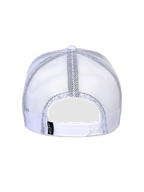 Alpinestars Flag Snapback Hat, biała czapka, widok z tyłu, oddychające panele z białej siatki, regulowane zapięcie snapback, mała czarna metka z logo, klasyczny fason typu trucker