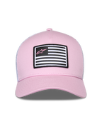 Alpinestars Flag Snapback Hat, różowo-biała czapka z daszkiem, różowy przód z twillu i biały tył z siateczki, zakrzywiony daszek, naszywka z motywem flagi i różowym logo Astars, codzienny streetwear w stylu motorsportowym