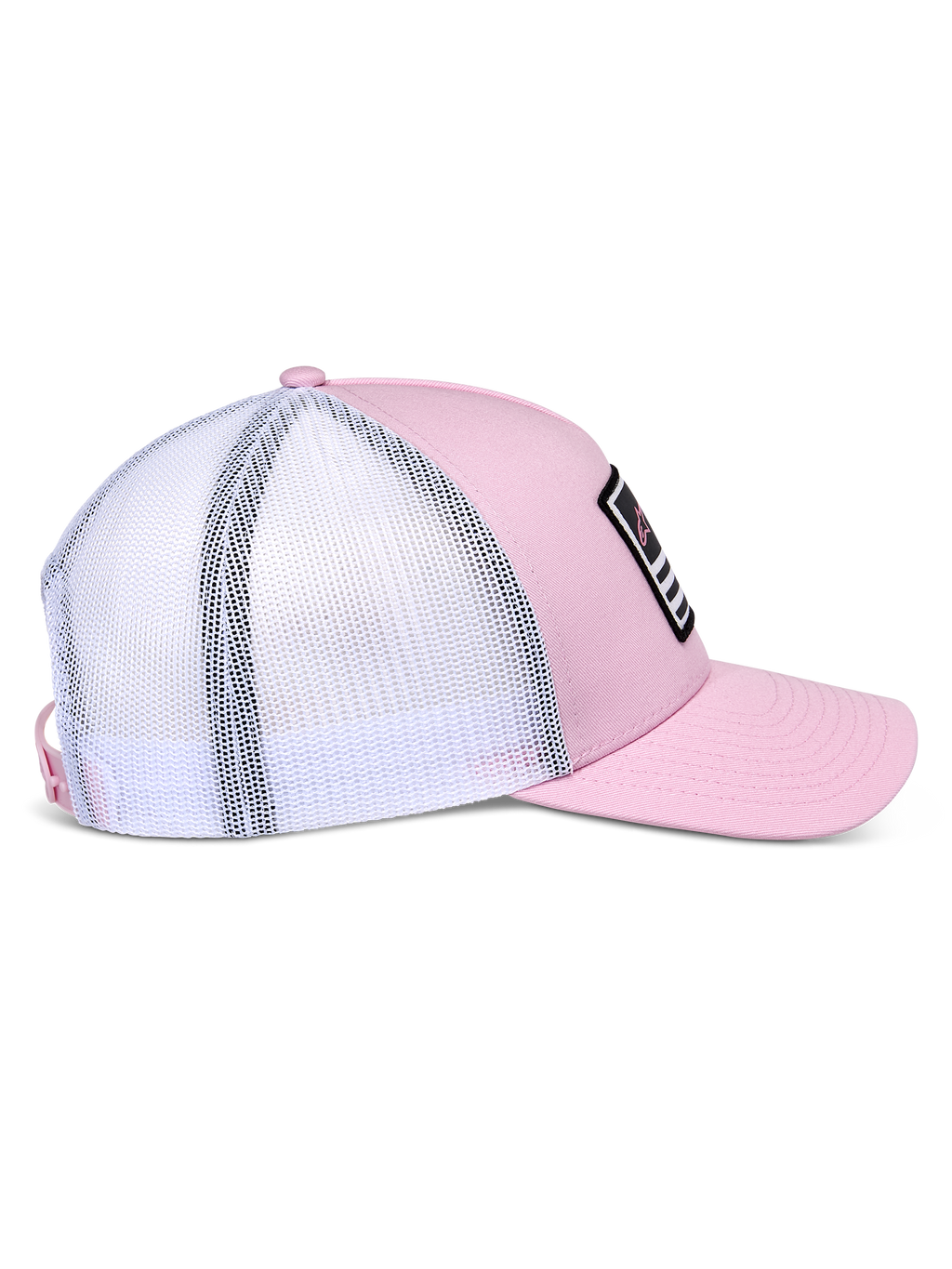 Alpinestars Flag Snapback Hat, różowo-biała, widok z boku ukazujący różowy przód z tkaniny twill i biały tył z siateczki, zakrzywiony daszek, usztywniona korona, czarna naszywka z białymi i różowymi detalami, codzienne nakrycie głowy inspirowane motorsportem