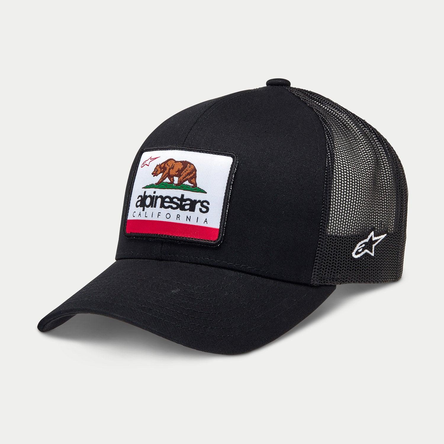 Czapka Alpinestars Cali 2.0, czarna czapka typu trucker, tkana naszywka z niedźwiedziem kalifornijskim i brandingiem Alpinestars, zakrzywiony daszek, przewiewna siatka z tyłu, białe haftowane logo gwiazdy z boku
