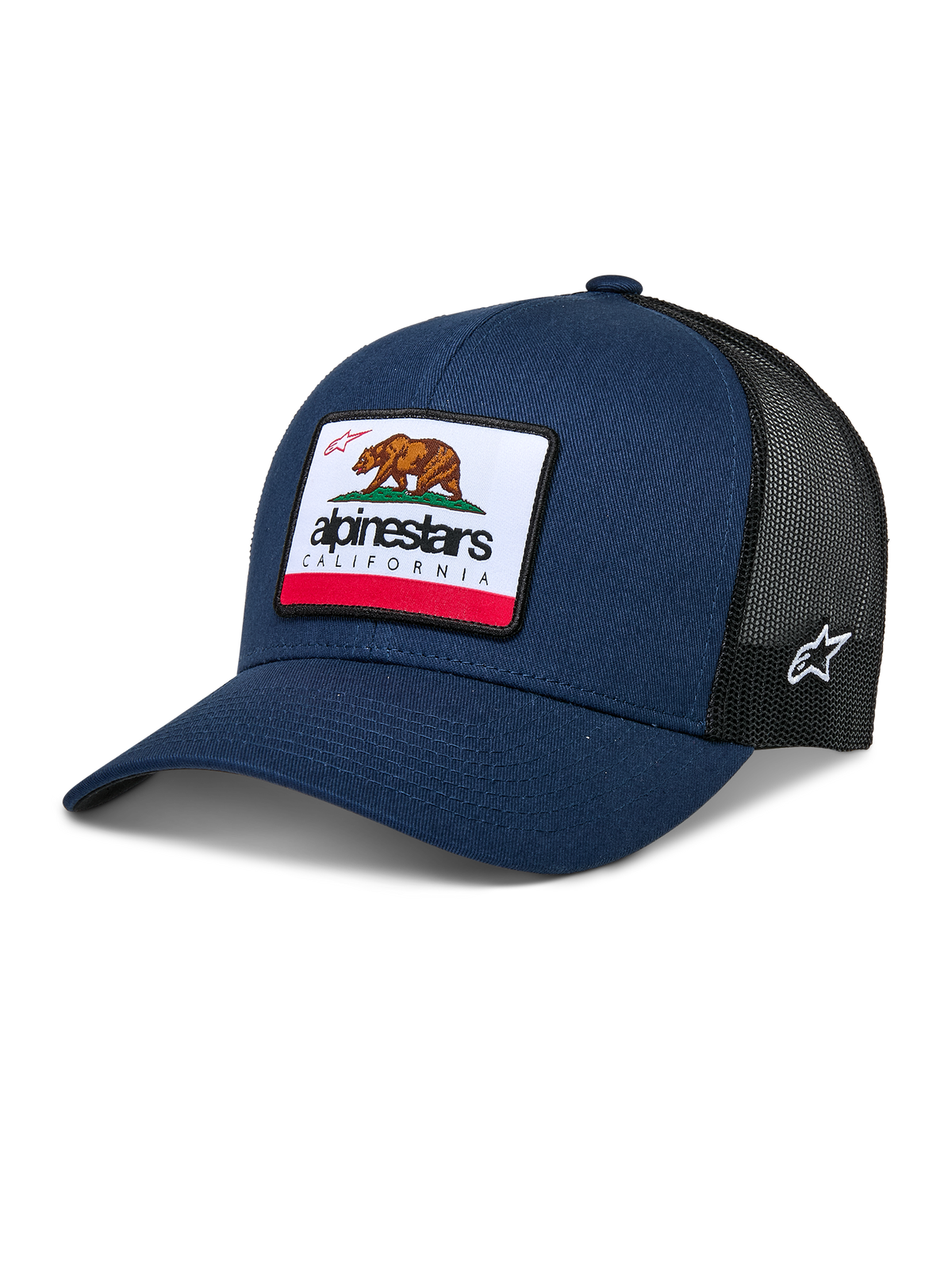 Alpinestars Cali 2.0 Hat, granatowo-czarna czapka typu trucker, z dużą naszywką z niedźwiedziem kalifornijskim i logo Alpinestars, zakrzywiony daszek, oddychający tył z czarnej siateczki, codzienne nakrycie głowy w stylu motorsportowym