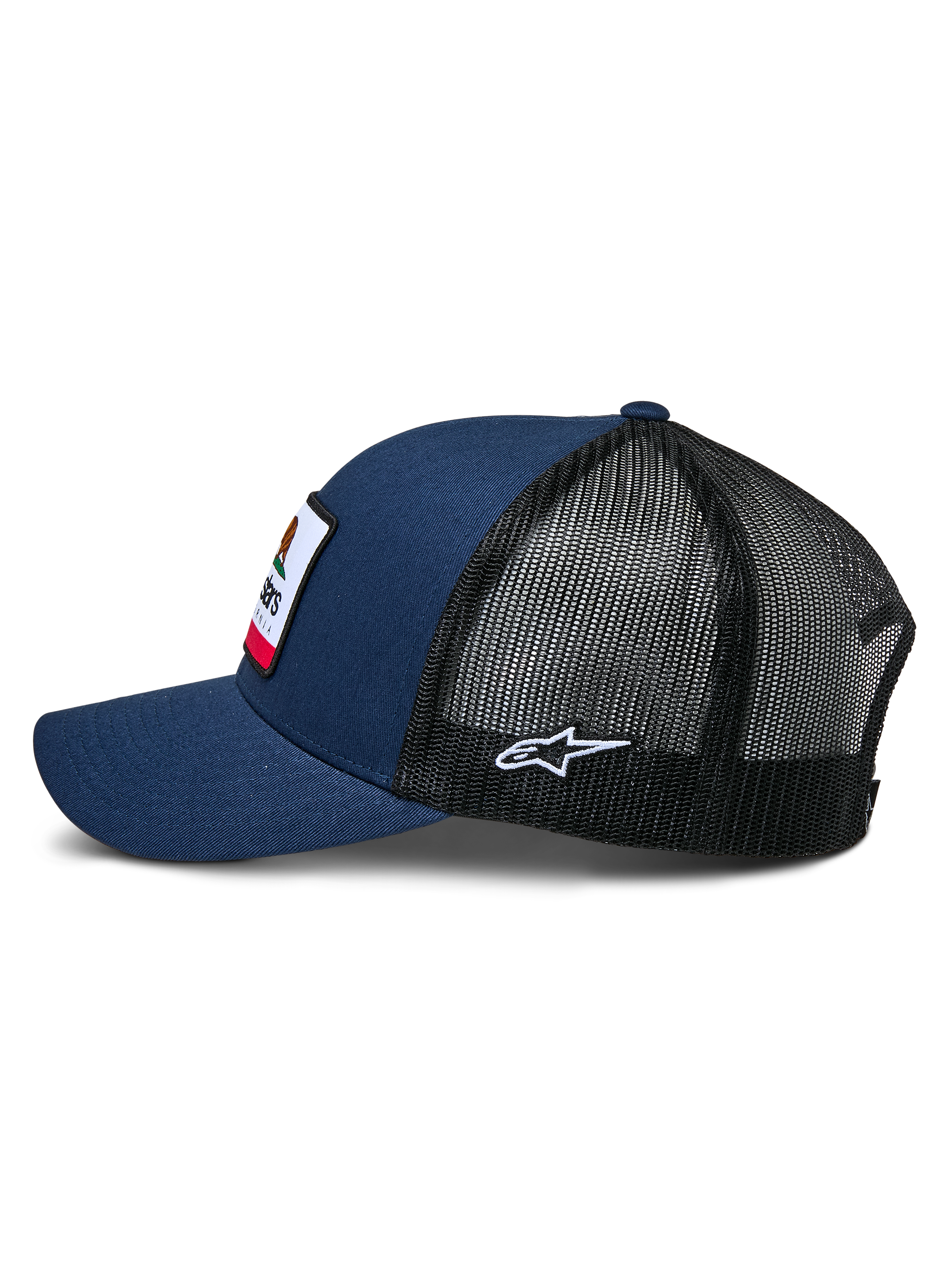 Czapka Alpinestars Cali 2.0, granatowo-czarna, widok z boku, przód z tkaniny twill z tkaną naszywką merrow, czarny tył z poliestrowej siatki z białym haftowanym logo gwiazdy, zakrzywiony daszek, codzienne nakrycie głowy inspirowane sportami motorowymi
