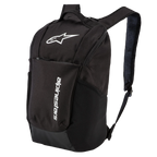 Alpinestars Defcon V2 Backpack, czarny, mały plecak na co dzień z białym nadrukowanym logo i pionowym brandingiem, boczne kieszenie z siatki, paski na ramiona z siateczki airmesh, wykonany z wytrzymałego poliestru 600D