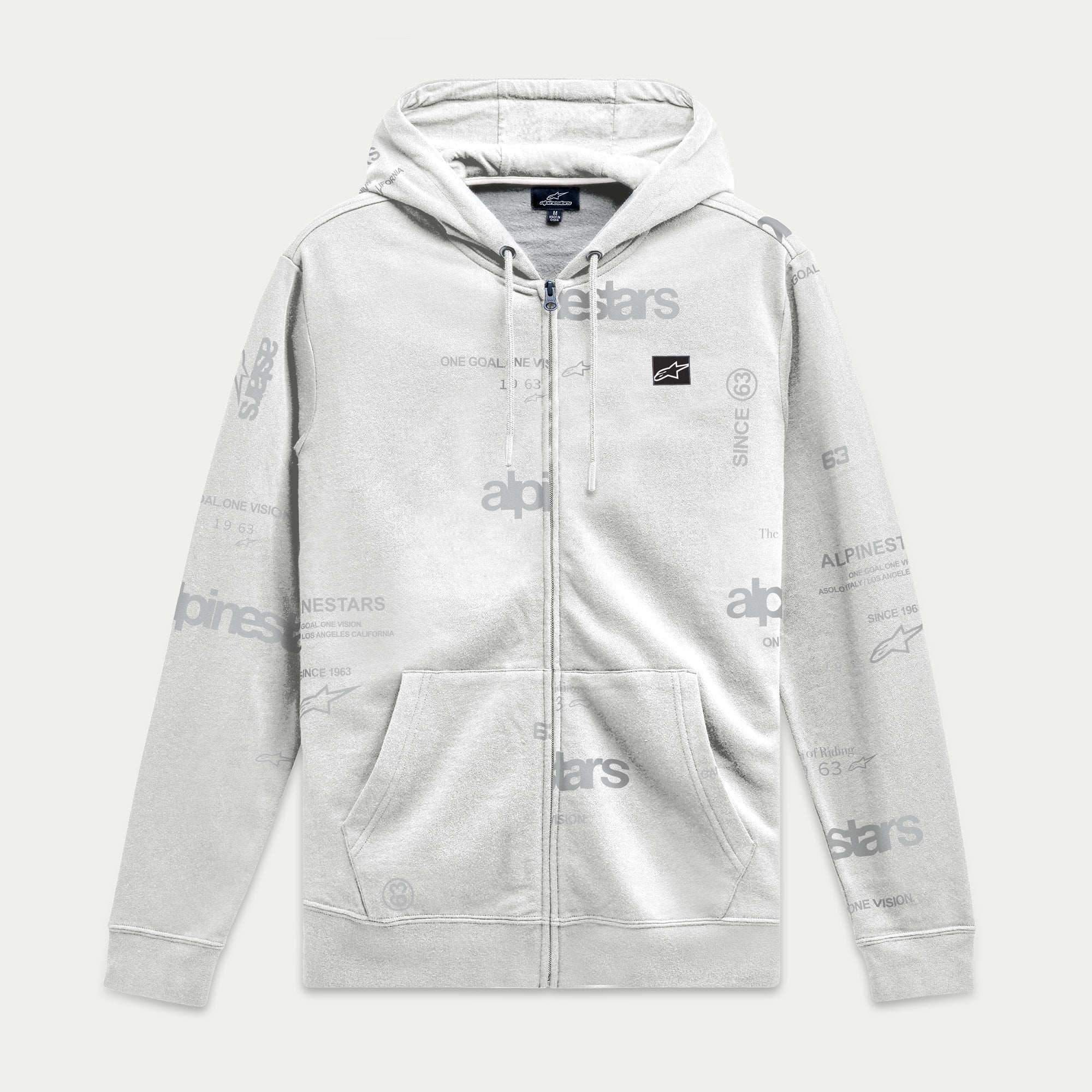 Alpinestars Plenitude Hoodie, rozpinana bluza polarowa, złamana biel z szarym nadrukiem logo na całej powierzchni, czarna naszywka z logo Ageless na piersi, kieszenie typu kangurka, kaptur ze sznurkiem, codzienna odzież streetwearowa inspirowana motorsportem