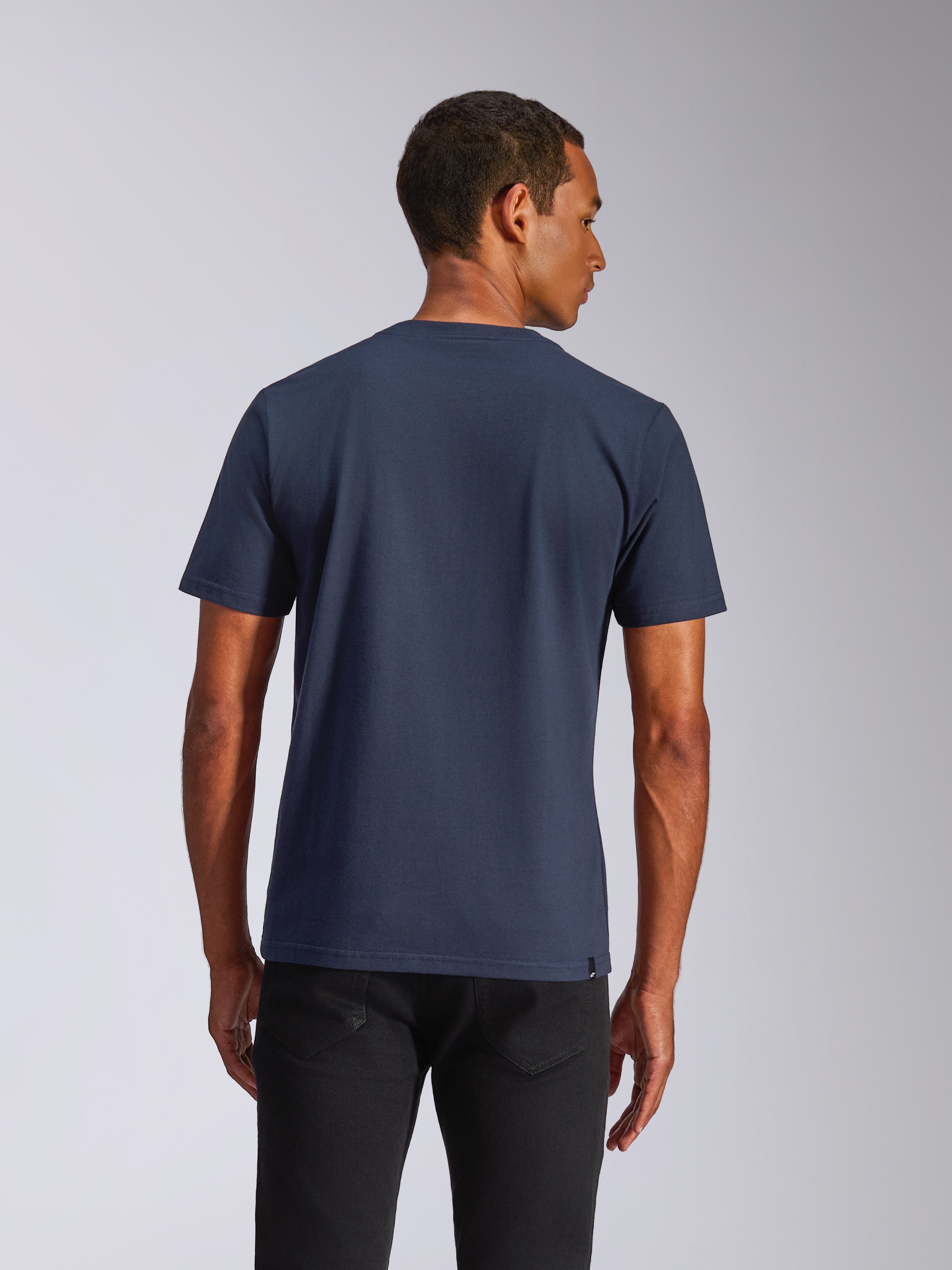 Alpinestars Ride 4.0 CSF Tee, koszulka z krótkim rękawem, granatowa, widok z tyłu na modelu, casualowa odzież motorsport streetwear